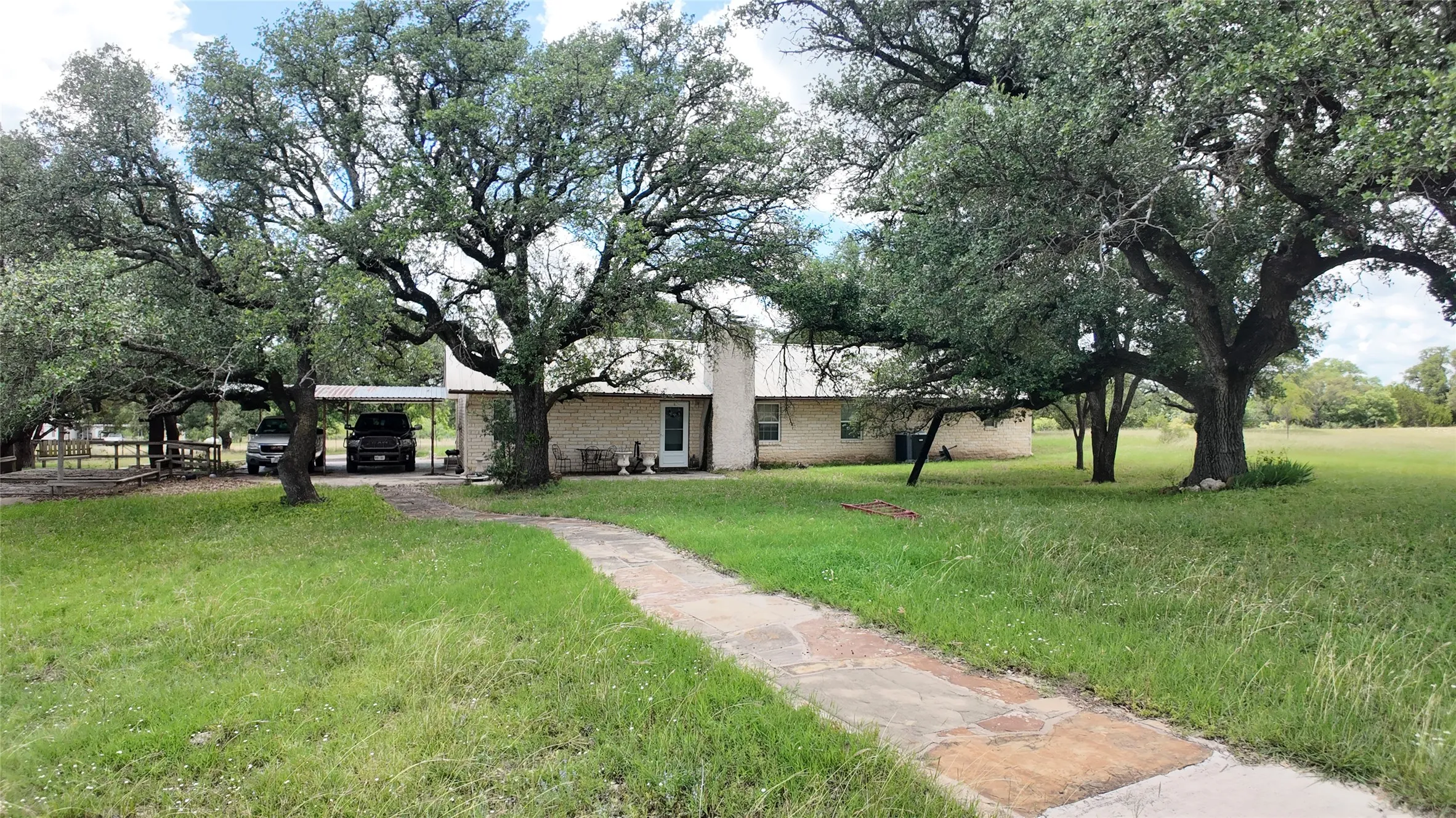 Single Family Residence For Sale in Mills County , 915 W Hwy 84 Highway W, Mullin, Texas 76864, 3 Bedrooms, 2 Bathrooms, Garage spaces, 1,343 Sqft, built in 1977, Price $524,900, mls#21287130, Real Estate Agent in Mullin, Homes For Sale in Mills county, Homes For Sale in Mullin, Realtor in Mullin Texas, Real Estate Brokerage Independent Realty Texas, Luminita Cordes Realtor