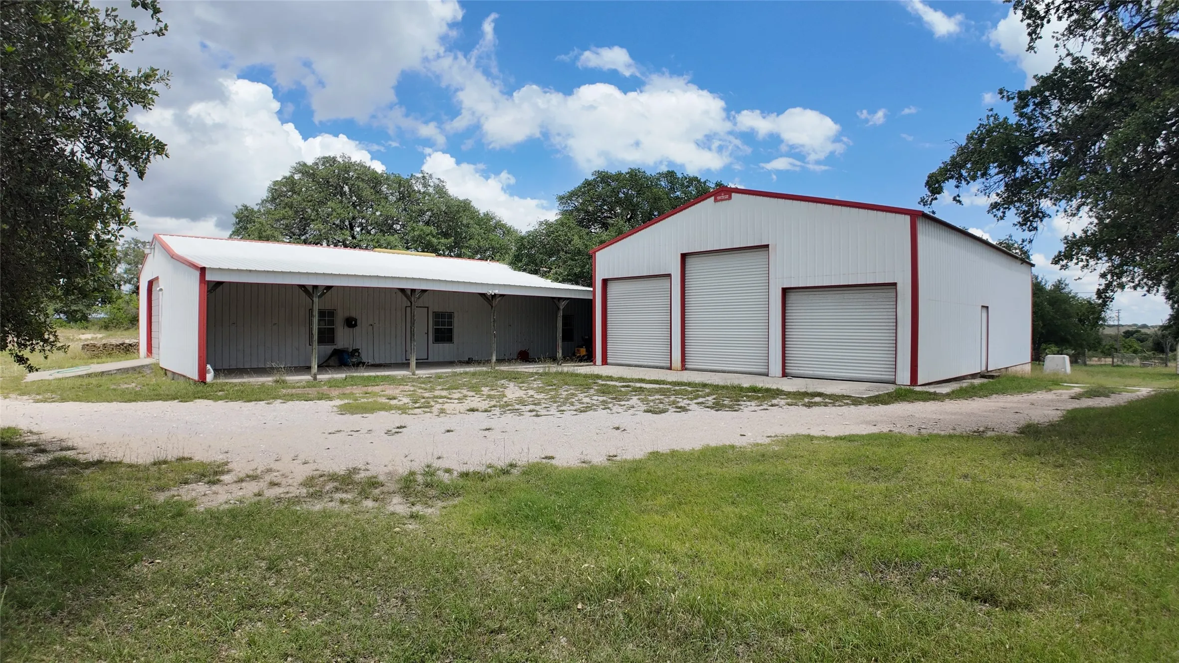 Single Family Residence For Sale in Mills County , 915 W Hwy 84 Highway W, Mullin, Texas 76864, 3 Bedrooms, 2 Bathrooms, Garage spaces, 1,343 Sqft, built in 1977, Price $524,900, mls#21287130, Real Estate Agent in Mullin, Homes For Sale in Mills county, Homes For Sale in Mullin, Realtor in Mullin Texas, Real Estate Brokerage Independent Realty Texas, Luminita Cordes Realtor