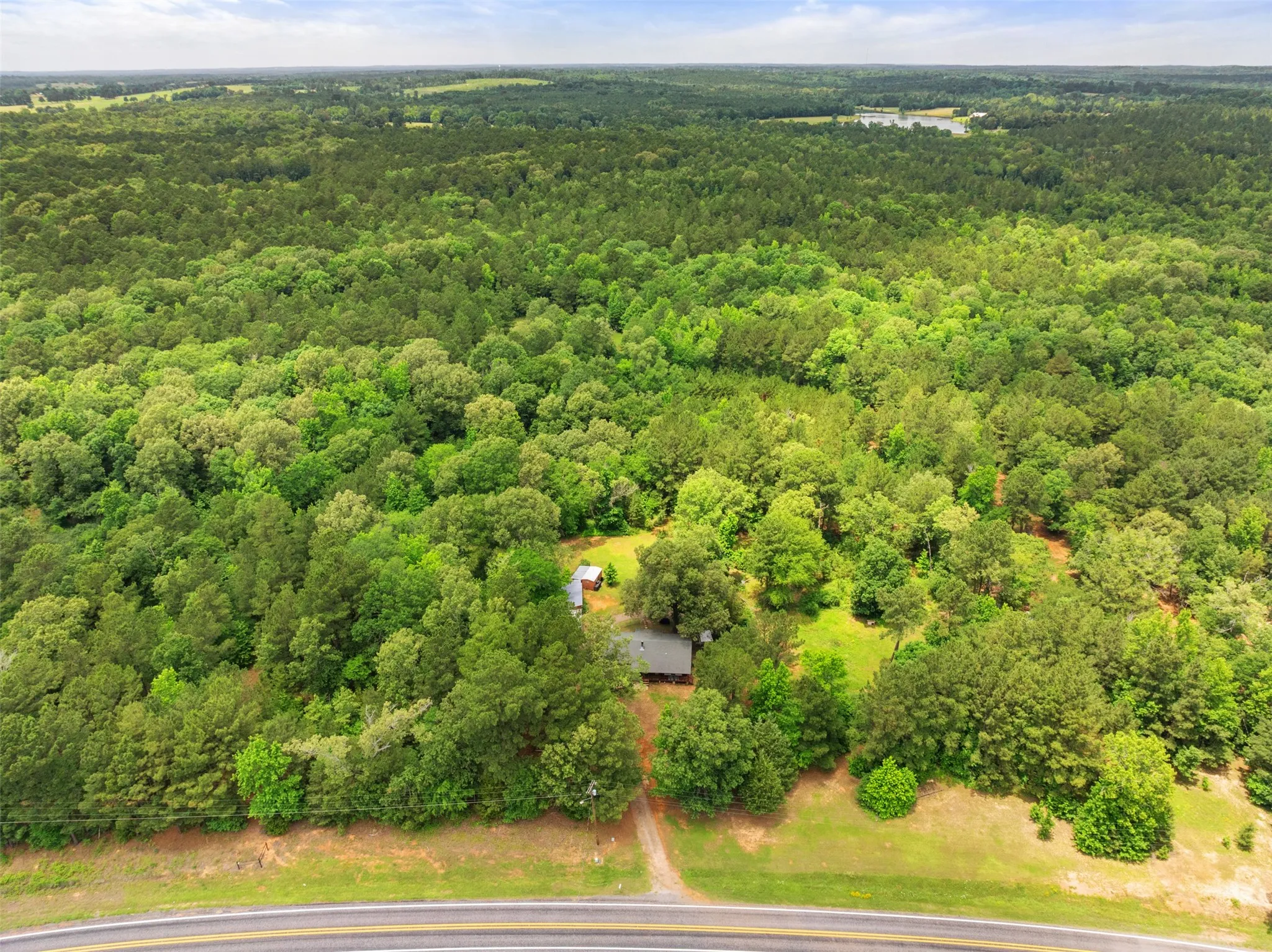 Single Family Residence For Sale in Smith County , 24087 FM 15, Troup, Texas 75789, 3 Bedroom, 2 Bathroom, Garage spaces, 1,400 Sqft, built in 2002, mls#21286594, Real Estate Agent in Troup, Homes For Sale in Smith county, Homes For Sale in Troup, Realtor in Troup Texas, Real Estate Brokerage Independent Realty Texas, Luminita Cordes Realtor