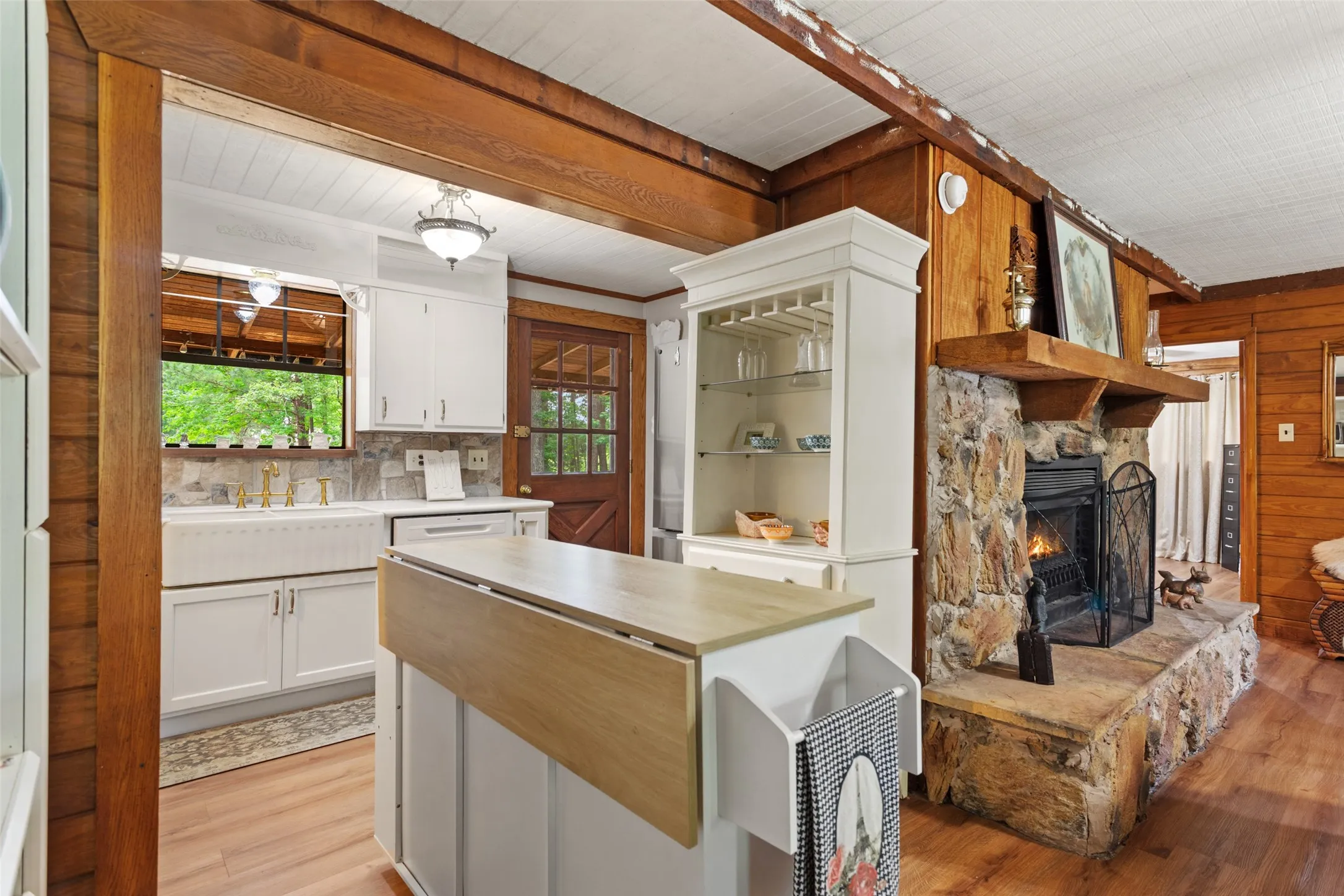 Single Family Residence For Sale in Smith County , 24087 FM 15, Troup, Texas 75789, 3 Bedroom, 2 Bathroom, Garage spaces, 1,400 Sqft, built in 2002, mls#21286594, Real Estate Agent in Troup, Homes For Sale in Smith county, Homes For Sale in Troup, Realtor in Troup Texas, Real Estate Brokerage Independent Realty Texas, Luminita Cordes Realtor