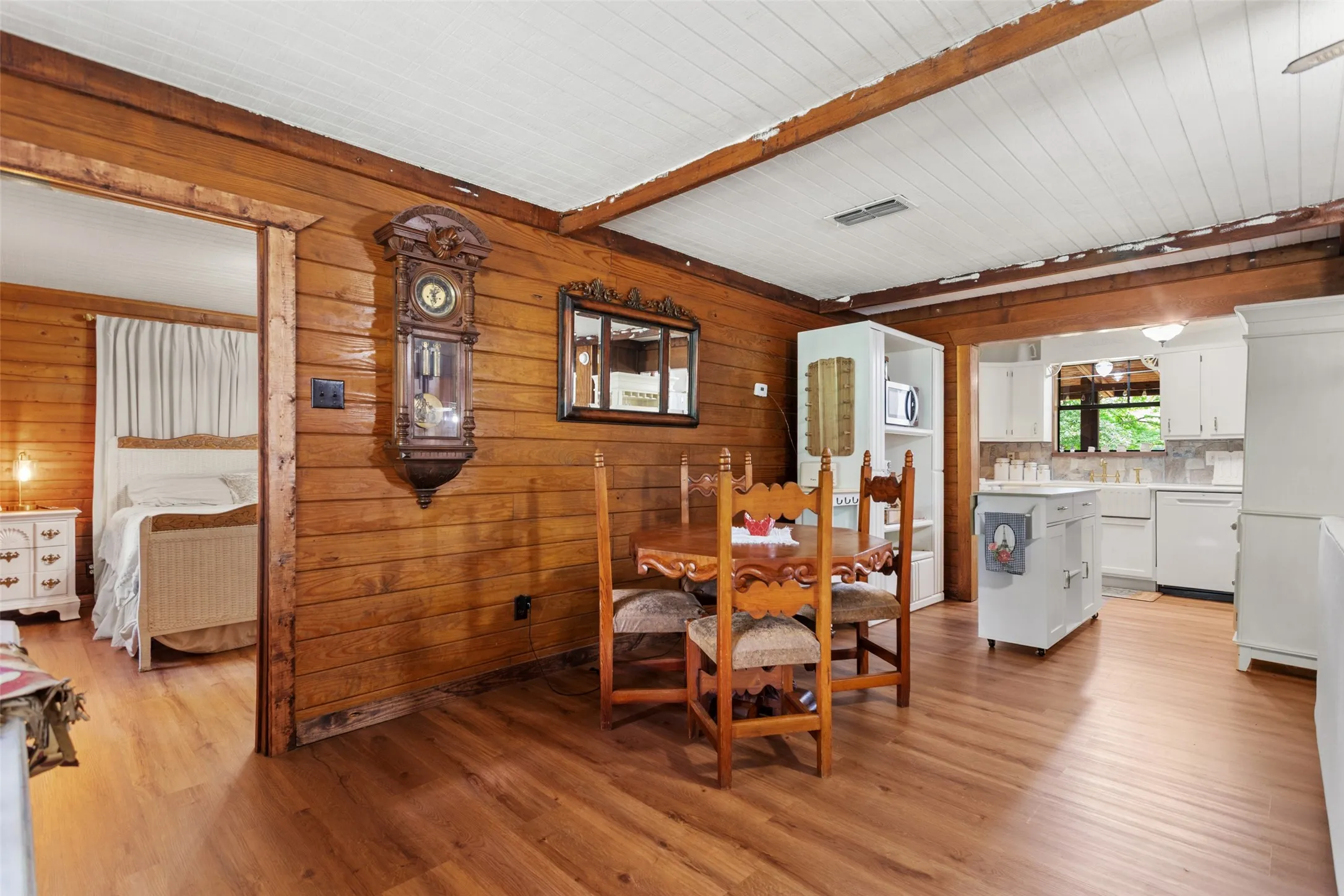 Single Family Residence For Sale in Smith County , 24087 FM 15, Troup, Texas 75789, 3 Bedroom, 2 Bathroom, Garage spaces, 1,400 Sqft, built in 2002, mls#21286594, Real Estate Agent in Troup, Homes For Sale in Smith county, Homes For Sale in Troup, Realtor in Troup Texas, Real Estate Brokerage Independent Realty Texas, Luminita Cordes Realtor