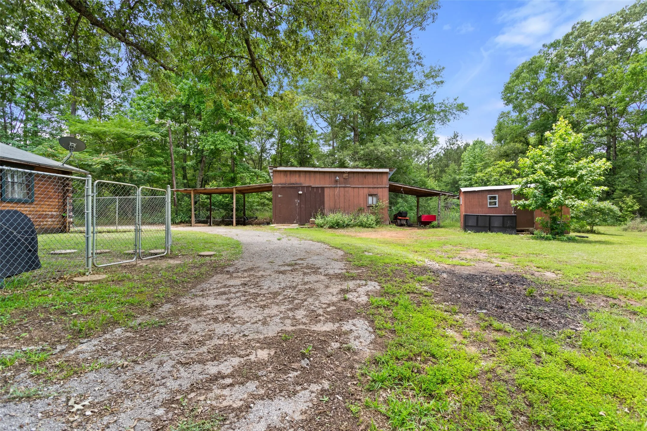 Single Family Residence For Sale in Smith County , 24087 FM 15, Troup, Texas 75789, 3 Bedroom, 2 Bathroom, Garage spaces, 1,400 Sqft, built in 2002, mls#21286594, Real Estate Agent in Troup, Homes For Sale in Smith county, Homes For Sale in Troup, Realtor in Troup Texas, Real Estate Brokerage Independent Realty Texas, Luminita Cordes Realtor