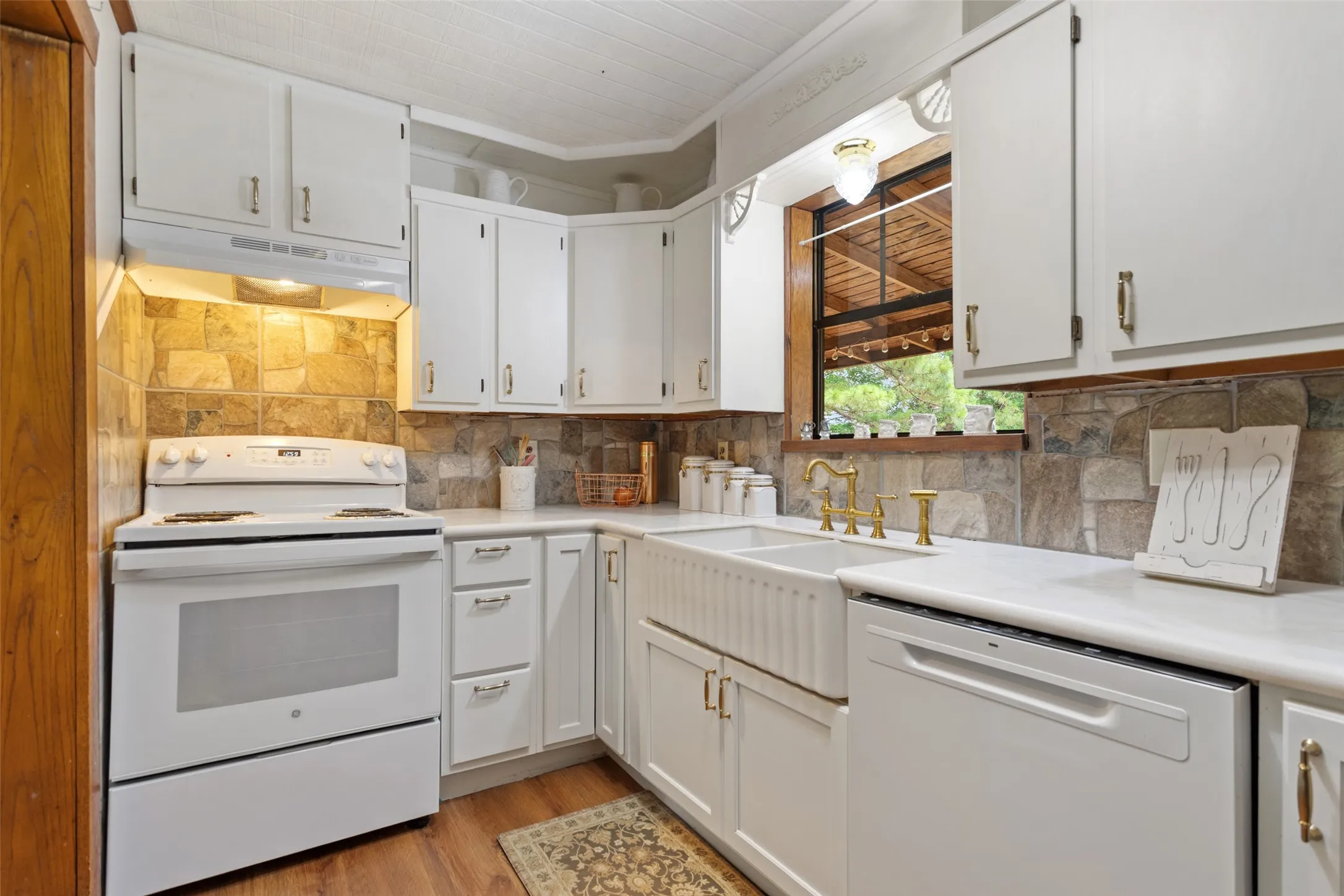Single Family Residence For Sale in Smith County , 24087 FM 15, Troup, Texas 75789, 3 Bedroom, 2 Bathroom, Garage spaces, 1,400 Sqft, built in 2002, mls#21286594, Real Estate Agent in Troup, Homes For Sale in Smith county, Homes For Sale in Troup, Realtor in Troup Texas, Real Estate Brokerage Independent Realty Texas, Luminita Cordes Realtor