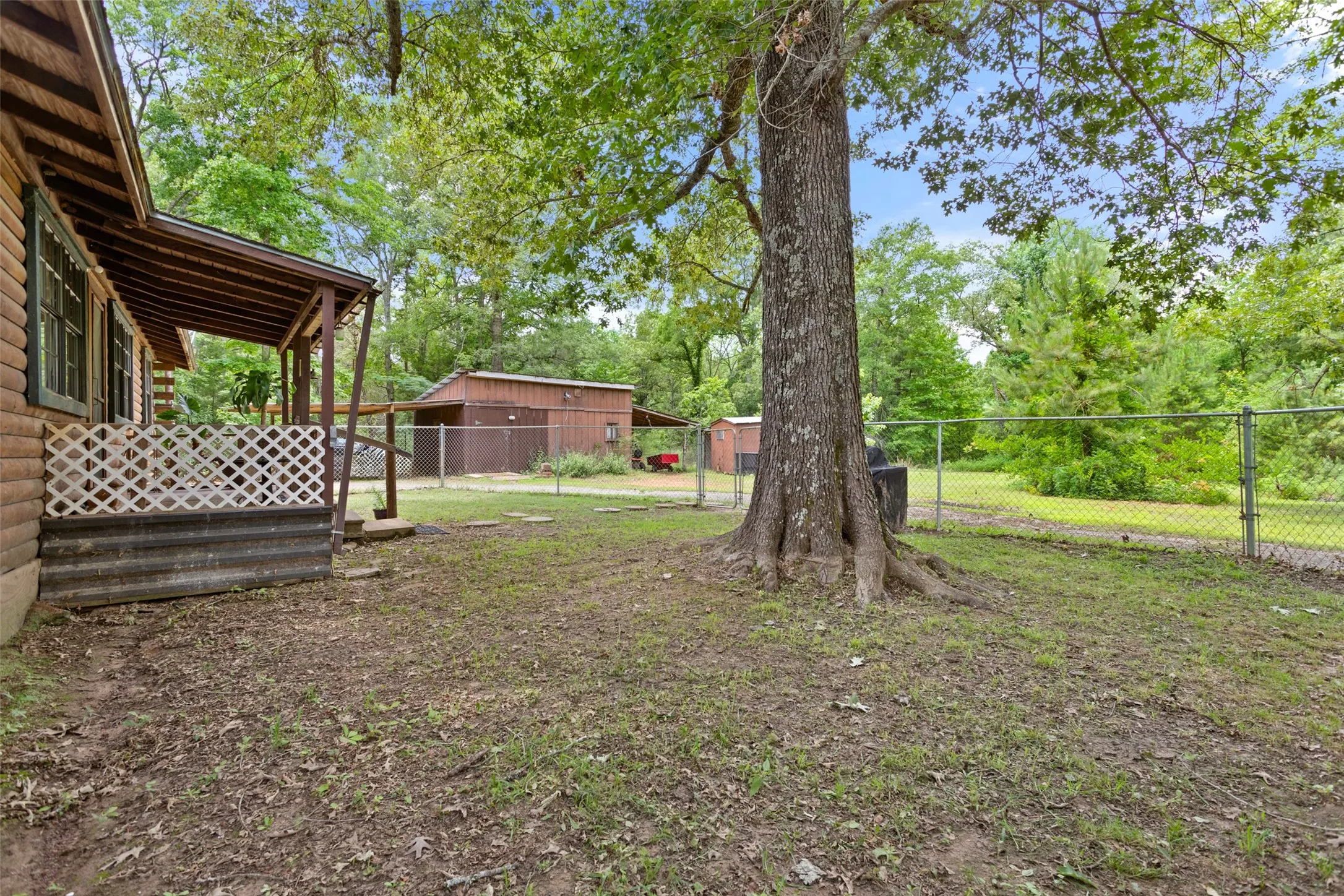 Single Family Residence For Sale in Smith County , 24087 FM 15, Troup, Texas 75789, 3 Bedroom, 2 Bathroom, Garage spaces, 1,400 Sqft, built in 2002, mls#21286594, Real Estate Agent in Troup, Homes For Sale in Smith county, Homes For Sale in Troup, Realtor in Troup Texas, Real Estate Brokerage Independent Realty Texas, Luminita Cordes Realtor