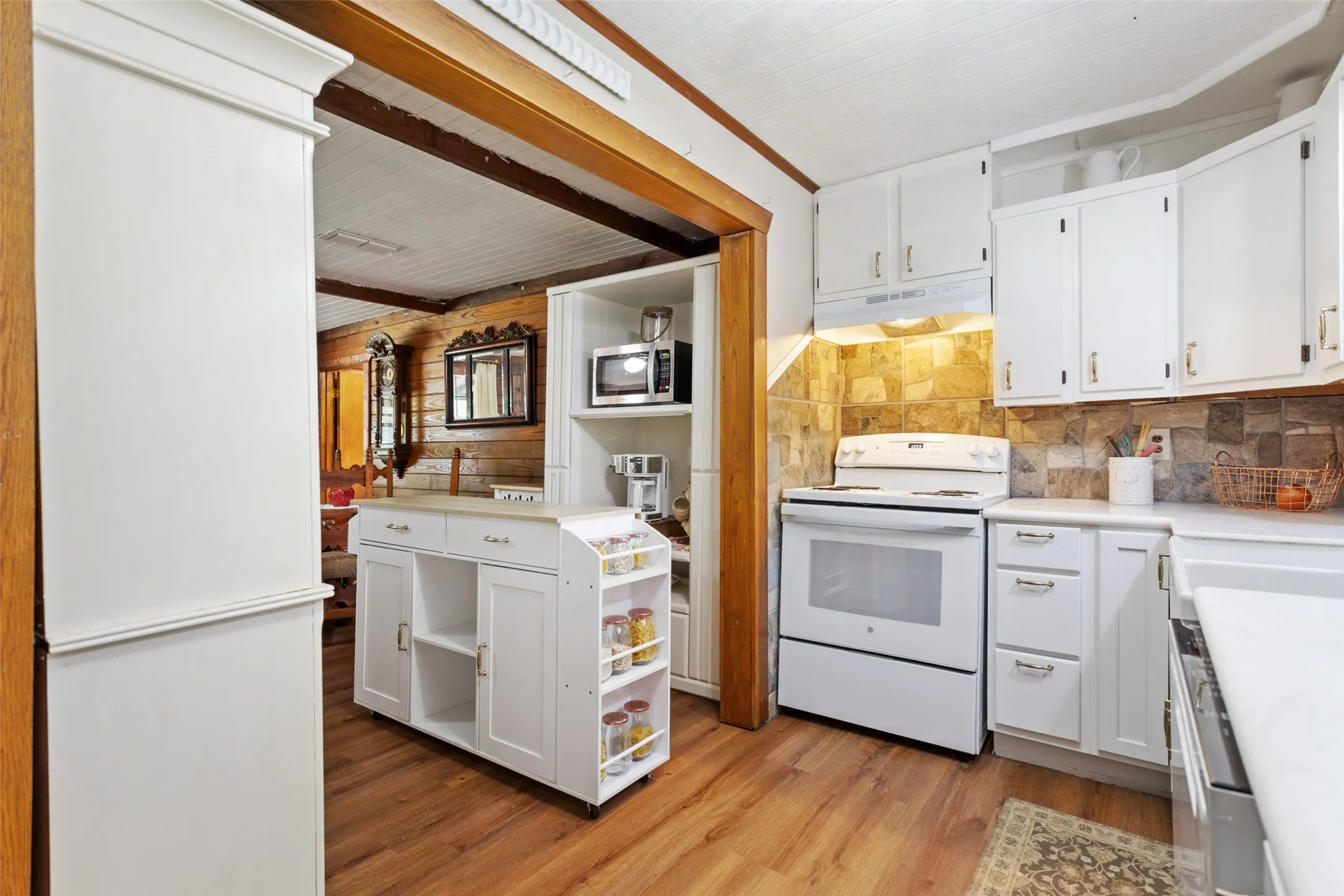 Single Family Residence For Sale in Smith County , 24087 FM 15, Troup, Texas 75789, 3 Bedroom, 2 Bathroom, Garage spaces, 1,400 Sqft, built in 2002, mls#21286594, Real Estate Agent in Troup, Homes For Sale in Smith county, Homes For Sale in Troup, Realtor in Troup Texas, Real Estate Brokerage Independent Realty Texas, Luminita Cordes Realtor
