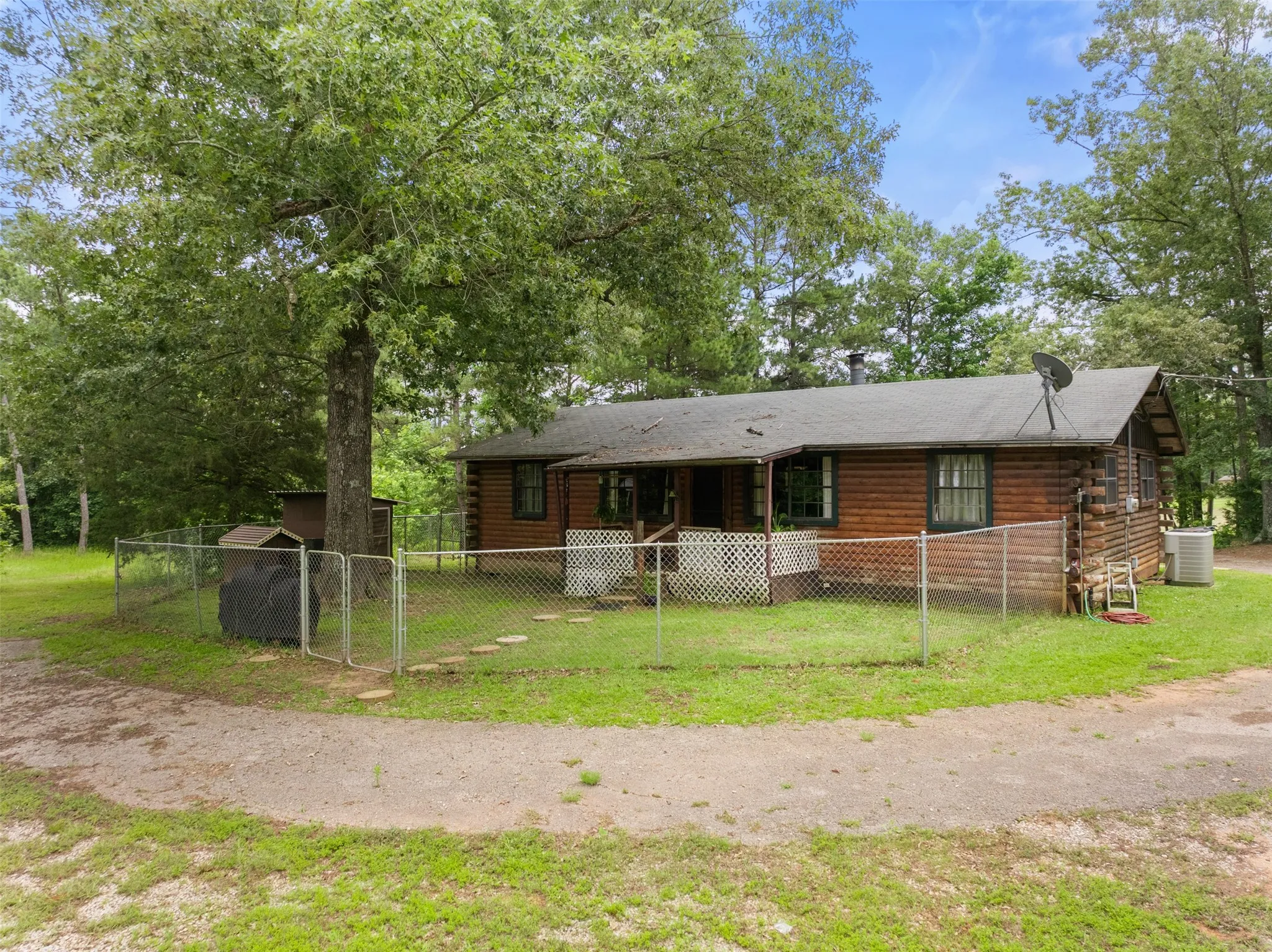Single Family Residence For Sale in Smith County , 24087 FM 15, Troup, Texas 75789, 3 Bedroom, 2 Bathroom, Garage spaces, 1,400 Sqft, built in 2002, mls#21286594, Real Estate Agent in Troup, Homes For Sale in Smith county, Homes For Sale in Troup, Realtor in Troup Texas, Real Estate Brokerage Independent Realty Texas, Luminita Cordes Realtor