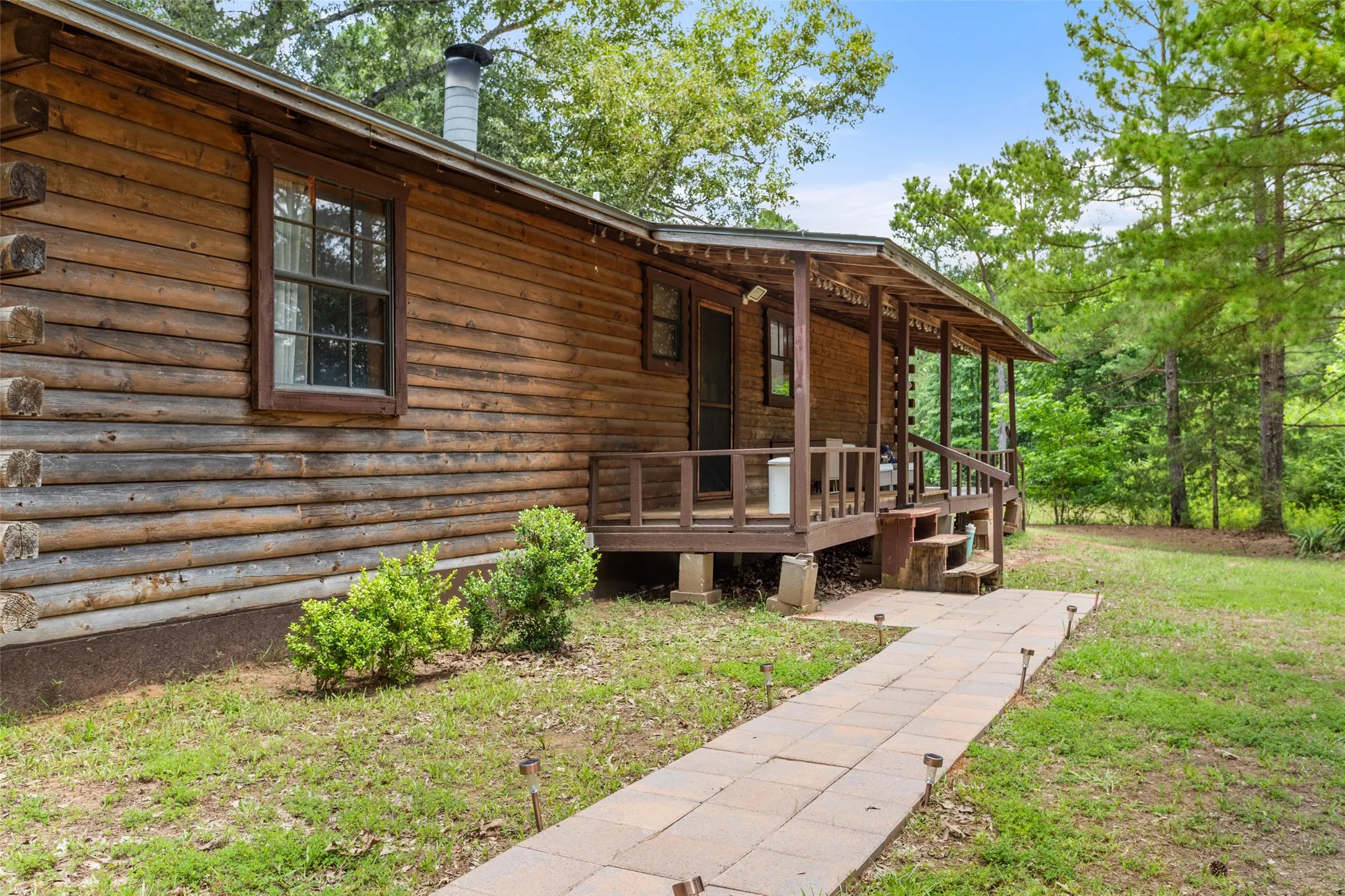 Single Family Residence For Sale in Smith County , 24087 FM 15, Troup, Texas 75789, 3 Bedroom, 2 Bathroom, Garage spaces, 1,400 Sqft, built in 2002, mls#21286594, Real Estate Agent in Troup, Homes For Sale in Smith county, Homes For Sale in Troup, Realtor in Troup Texas, Real Estate Brokerage Independent Realty Texas, Luminita Cordes Realtor