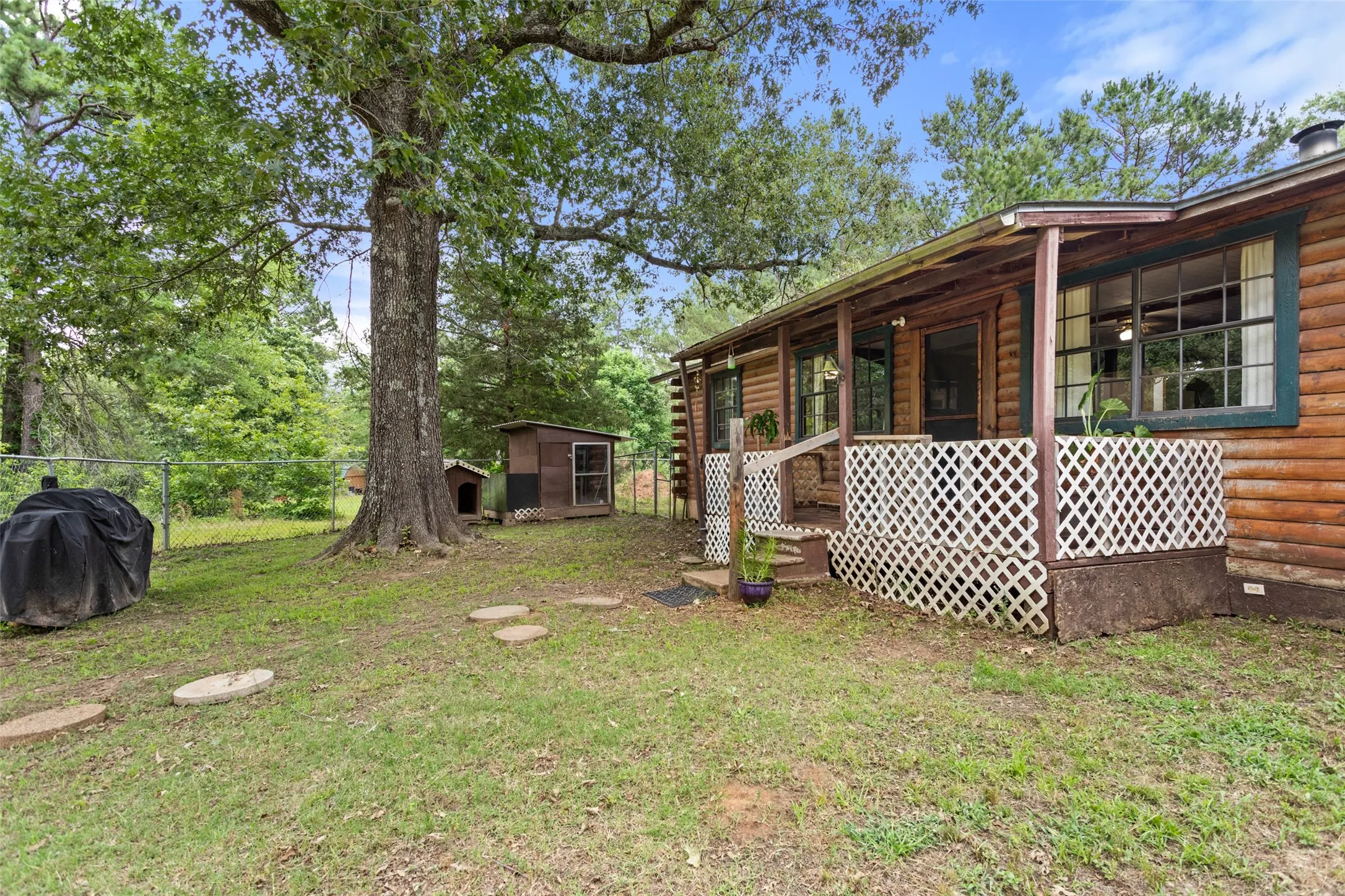 Single Family Residence For Sale in Smith County , 24087 FM 15, Troup, Texas 75789, 3 Bedroom, 2 Bathroom, Garage spaces, 1,400 Sqft, built in 2002, mls#21286594, Real Estate Agent in Troup, Homes For Sale in Smith county, Homes For Sale in Troup, Realtor in Troup Texas, Real Estate Brokerage Independent Realty Texas, Luminita Cordes Realtor