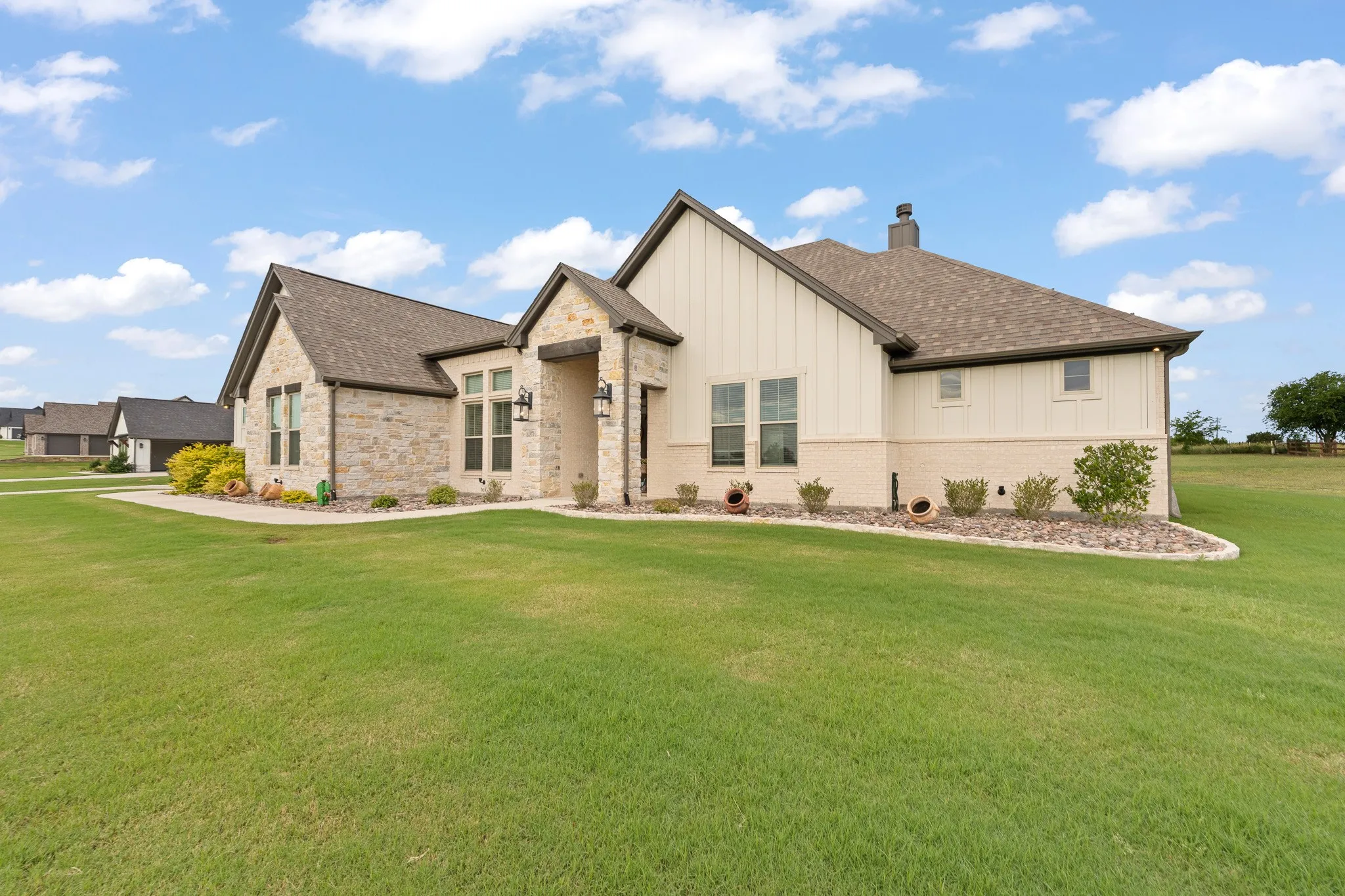 Single Family Residence For Sale in Johnson County , 6065 Bella Terra Lane, Godley, Texas 76044, 4 Bedroom, 3 Bathroom, 3 Garage spaces, 2,604 Sqft, built in 2022, mls#21284879, Real Estate Agent in Godley, Homes For Sale in Johnson county, Homes For Sale in Godley, Realtor in Godley Texas, Real Estate Brokerage Independent Realty Texas, Luminita Cordes Realtor