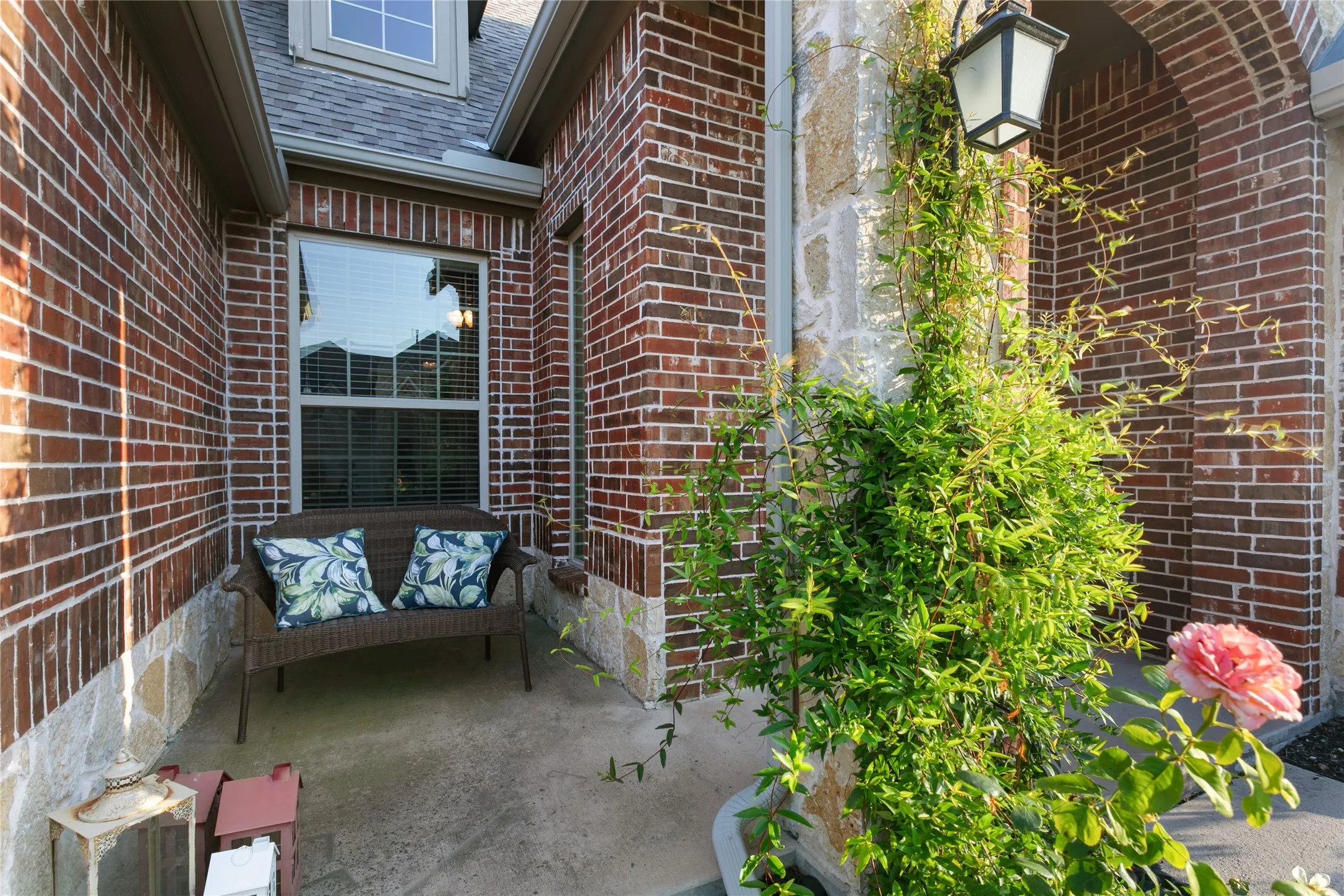 Single Family Residence For Sale in Collin County , 10909 Smithville Place, Mc Kinney, Texas 75071, 3 Bedroom, 2 Bathroom, 2 Garage spaces, 2,330 Sqft, built in 2017, mls#21283893, Real Estate Agent in Mc Kinney, Homes For Sale in Collin county, Homes For Sale in Mc Kinney, Realtor in Mc Kinney Texas, Real Estate Brokerage Independent Realty Texas, Luminita Cordes Realtor