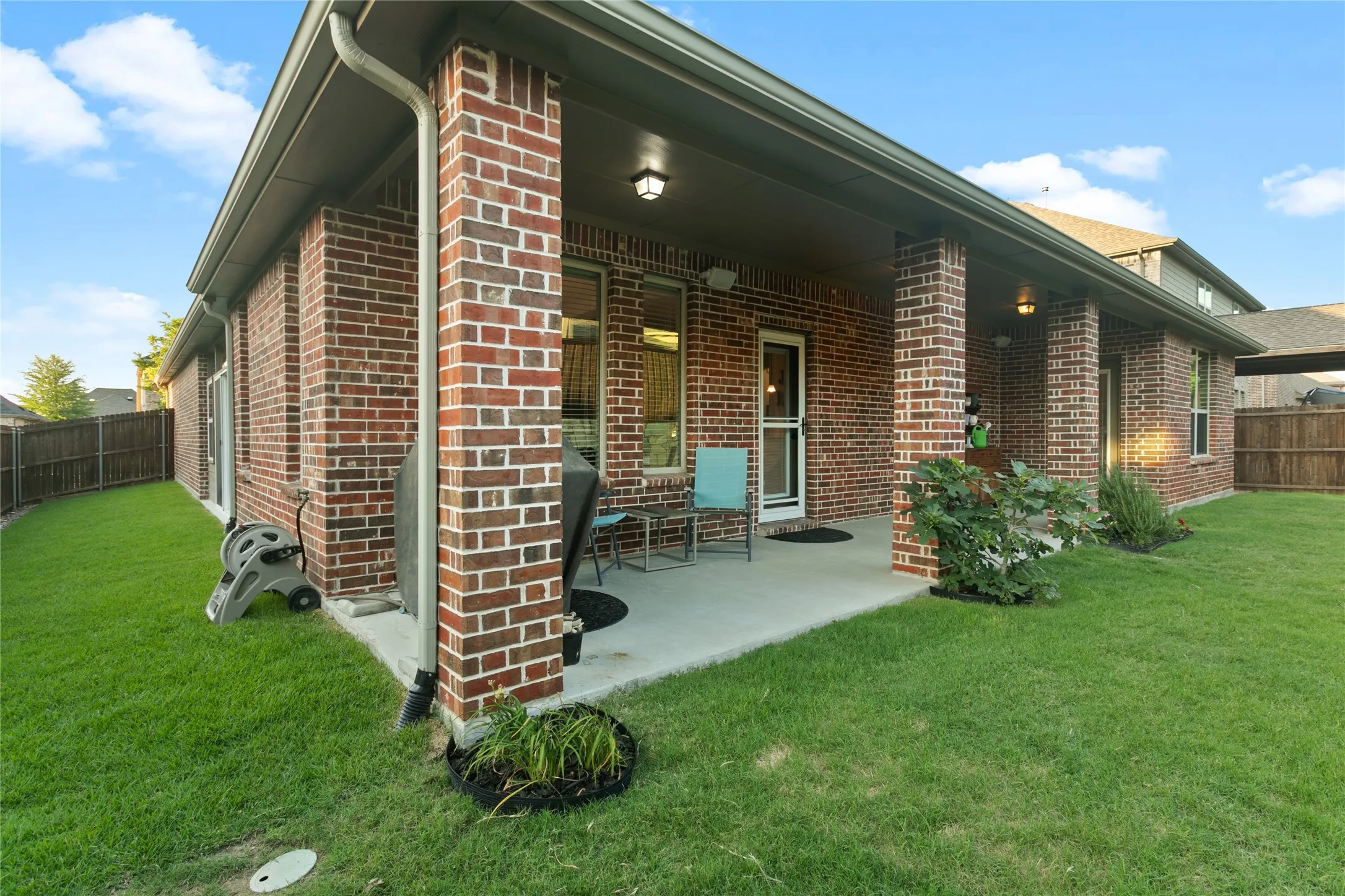 Single Family Residence For Sale in Collin County , 10909 Smithville Place, Mc Kinney, Texas 75071, 3 Bedroom, 2 Bathroom, 2 Garage spaces, 2,330 Sqft, built in 2017, mls#21283893, Real Estate Agent in Mc Kinney, Homes For Sale in Collin county, Homes For Sale in Mc Kinney, Realtor in Mc Kinney Texas, Real Estate Brokerage Independent Realty Texas, Luminita Cordes Realtor
