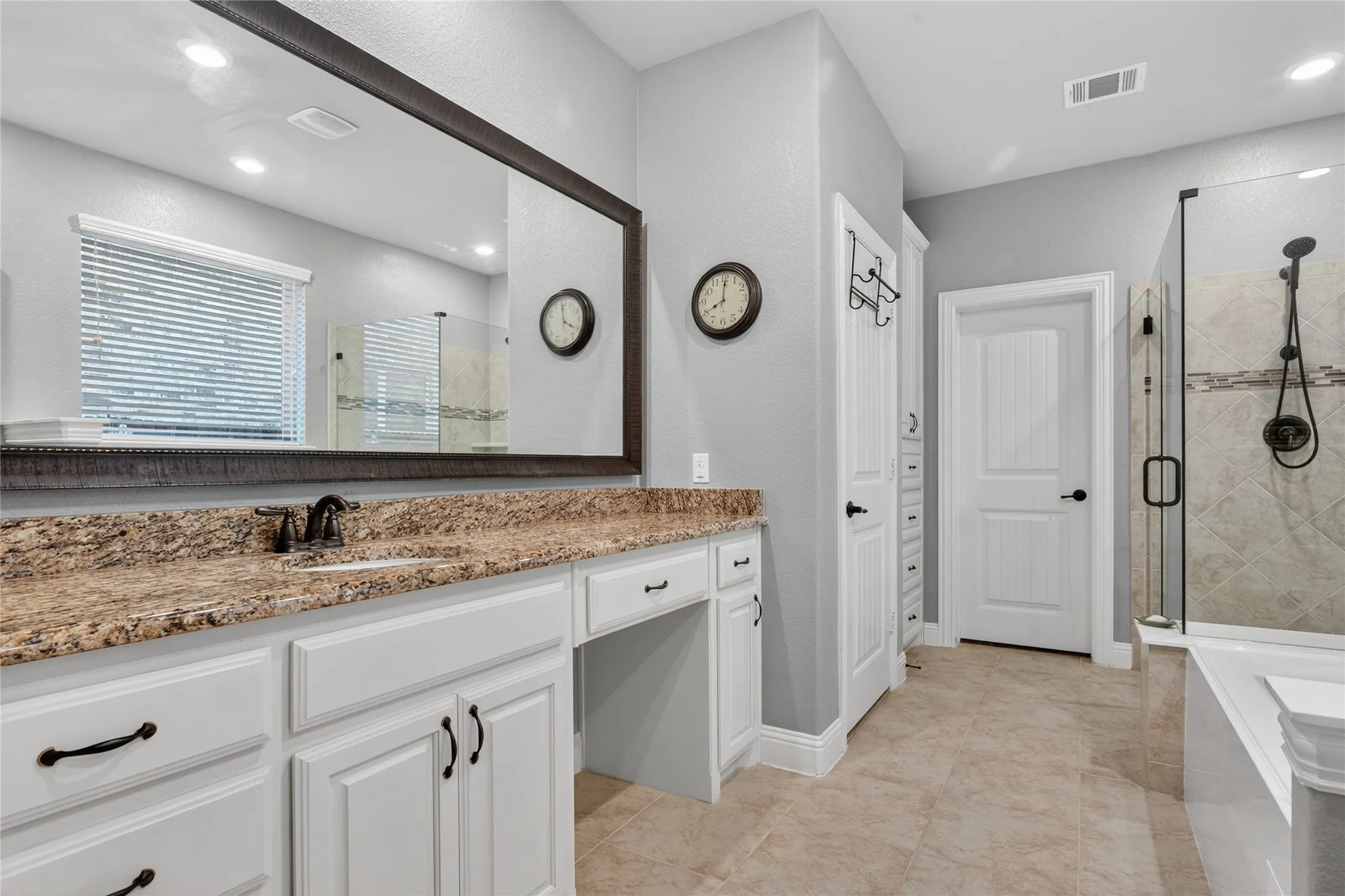 Single Family Residence For Sale in Collin County , 10909 Smithville Place, Mc Kinney, Texas 75071, 3 Bedroom, 2 Bathroom, 2 Garage spaces, 2,330 Sqft, built in 2017, mls#21283893, Real Estate Agent in Mc Kinney, Homes For Sale in Collin county, Homes For Sale in Mc Kinney, Realtor in Mc Kinney Texas, Real Estate Brokerage Independent Realty Texas, Luminita Cordes Realtor