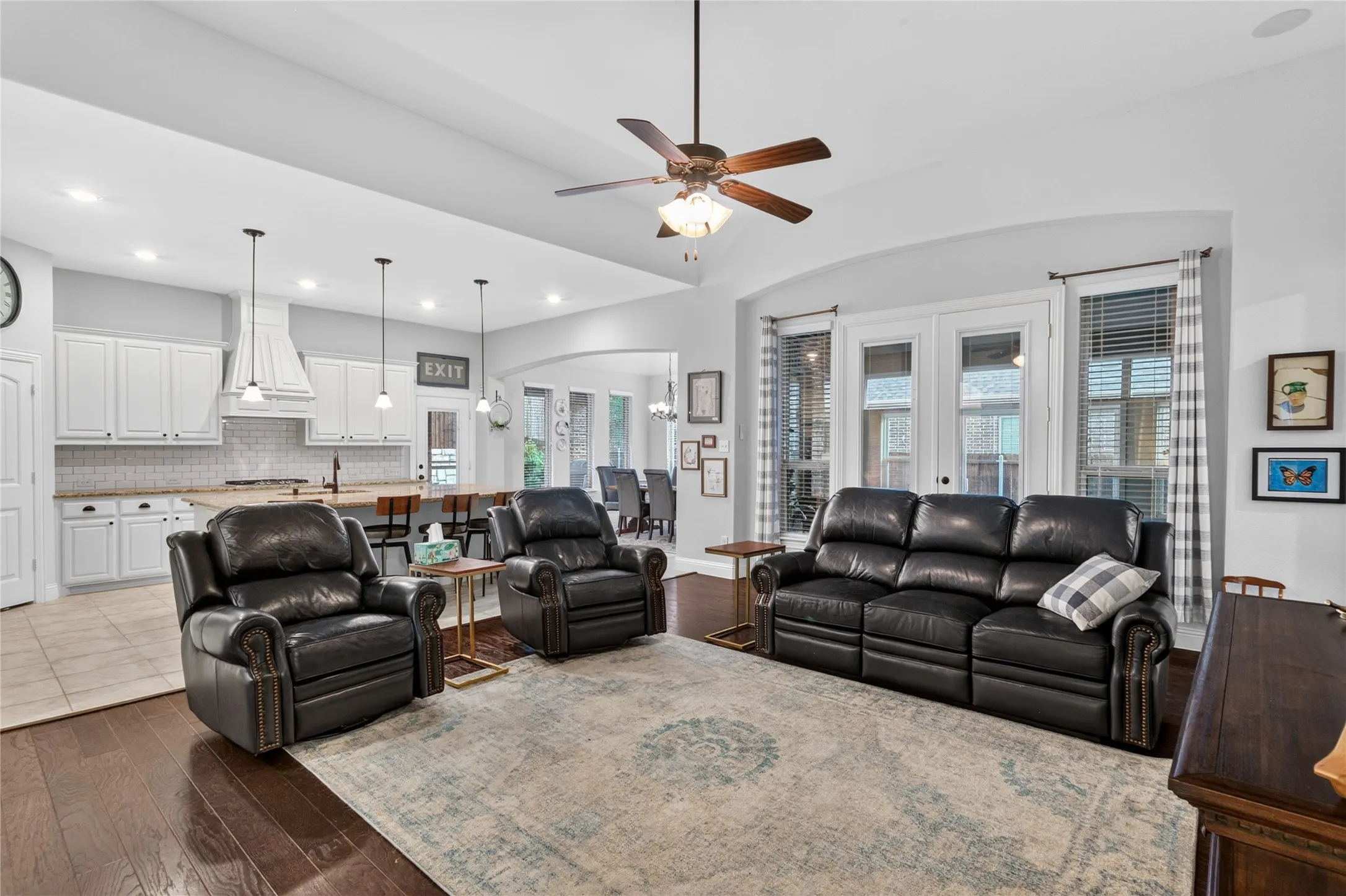 Single Family Residence For Sale in Collin County , 10909 Smithville Place, Mc Kinney, Texas 75071, 3 Bedroom, 2 Bathroom, 2 Garage spaces, 2,330 Sqft, built in 2017, mls#21283893, Real Estate Agent in Mc Kinney, Homes For Sale in Collin county, Homes For Sale in Mc Kinney, Realtor in Mc Kinney Texas, Real Estate Brokerage Independent Realty Texas, Luminita Cordes Realtor