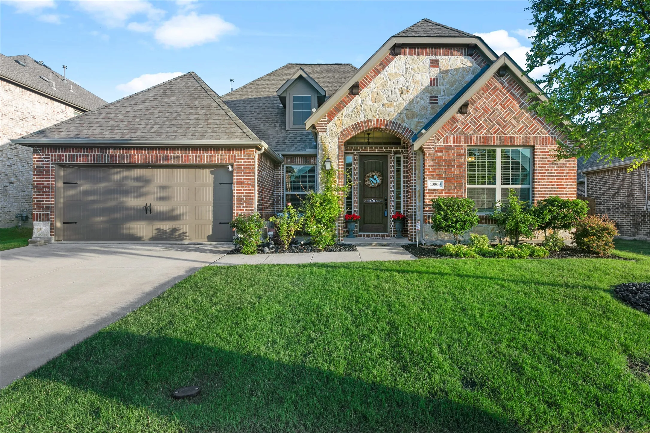Single Family Residence For Sale in Collin County , 10909 Smithville Place, Mc Kinney, Texas 75071, 3 Bedroom, 2 Bathroom, 2 Garage spaces, 2,330 Sqft, built in 2017, mls#21283893, Real Estate Agent in Mc Kinney, Homes For Sale in Collin county, Homes For Sale in Mc Kinney, Realtor in Mc Kinney Texas, Real Estate Brokerage Independent Realty Texas, Luminita Cordes Realtor