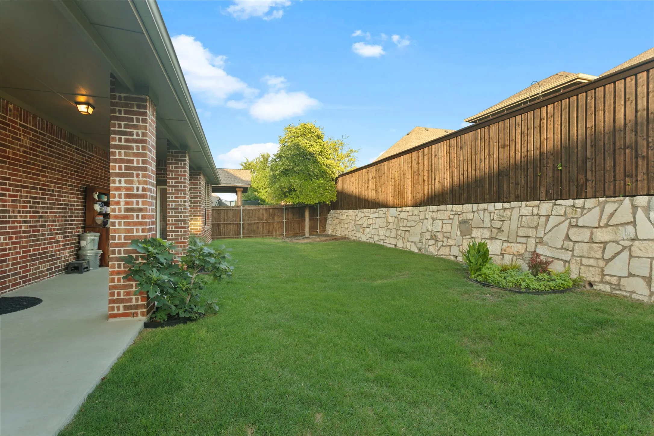 Single Family Residence For Sale in Collin County , 10909 Smithville Place, Mc Kinney, Texas 75071, 3 Bedroom, 2 Bathroom, 2 Garage spaces, 2,330 Sqft, built in 2017, mls#21283893, Real Estate Agent in Mc Kinney, Homes For Sale in Collin county, Homes For Sale in Mc Kinney, Realtor in Mc Kinney Texas, Real Estate Brokerage Independent Realty Texas, Luminita Cordes Realtor