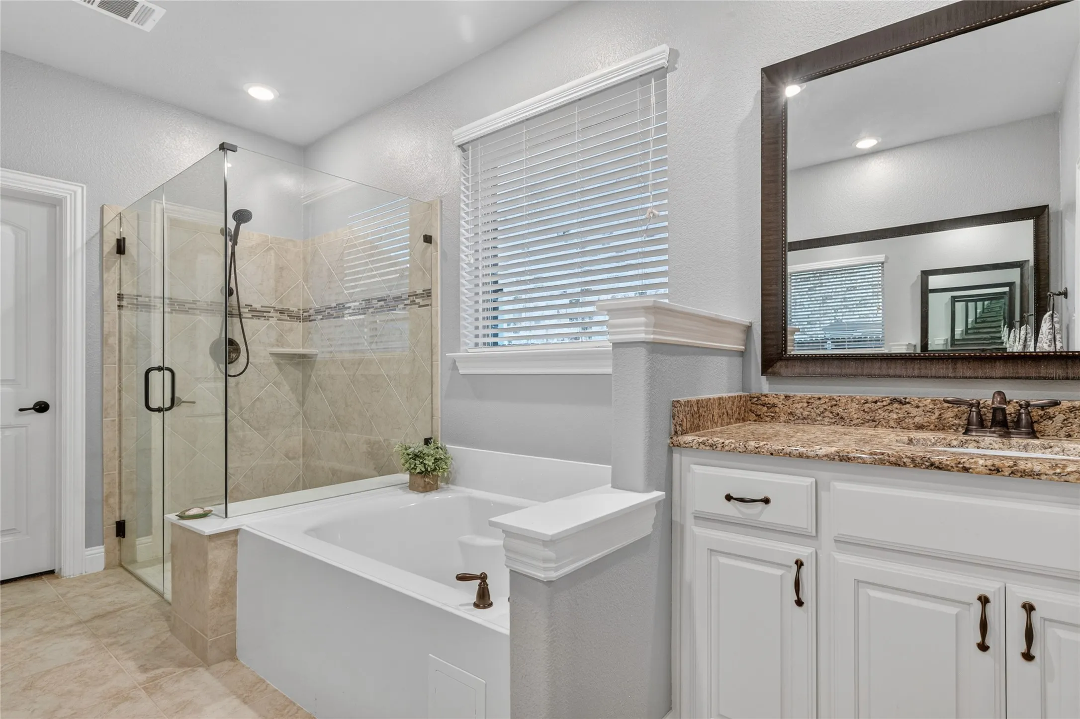Single Family Residence For Sale in Collin County , 10909 Smithville Place, Mc Kinney, Texas 75071, 3 Bedroom, 2 Bathroom, 2 Garage spaces, 2,330 Sqft, built in 2017, mls#21283893, Real Estate Agent in Mc Kinney, Homes For Sale in Collin county, Homes For Sale in Mc Kinney, Realtor in Mc Kinney Texas, Real Estate Brokerage Independent Realty Texas, Luminita Cordes Realtor