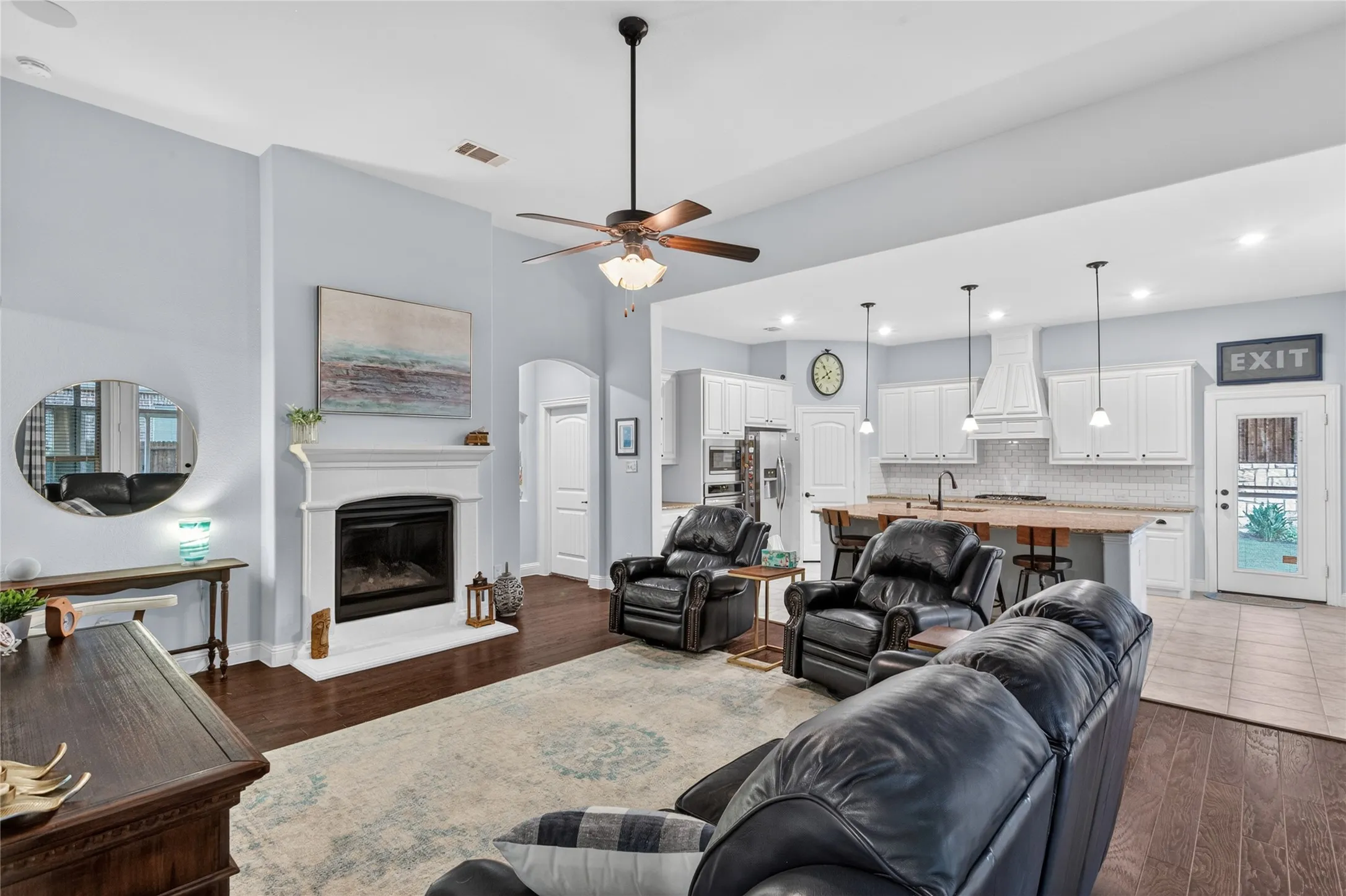 Single Family Residence For Sale in Collin County , 10909 Smithville Place, Mc Kinney, Texas 75071, 3 Bedroom, 2 Bathroom, 2 Garage spaces, 2,330 Sqft, built in 2017, mls#21283893, Real Estate Agent in Mc Kinney, Homes For Sale in Collin county, Homes For Sale in Mc Kinney, Realtor in Mc Kinney Texas, Real Estate Brokerage Independent Realty Texas, Luminita Cordes Realtor