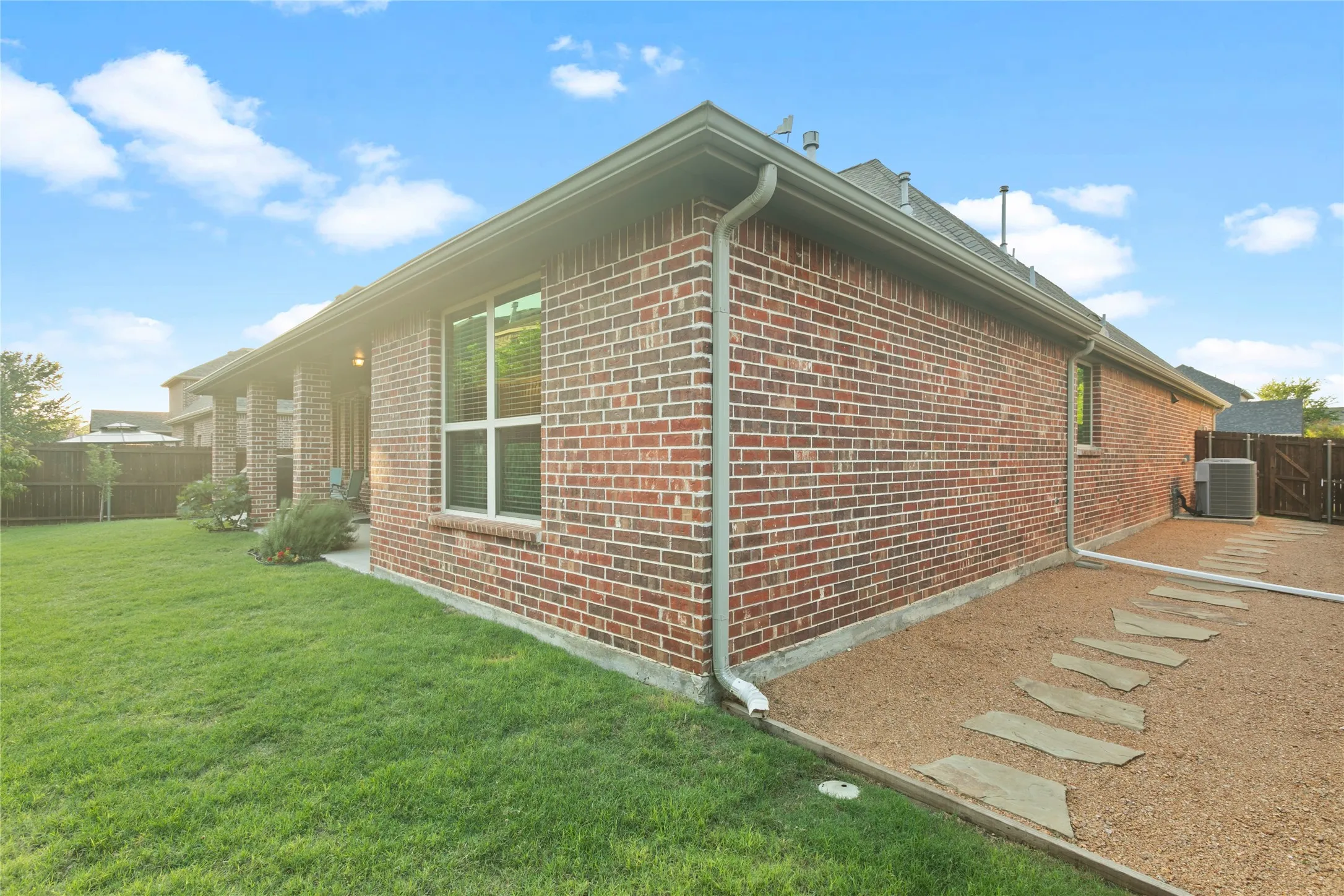 Single Family Residence For Sale in Collin County , 10909 Smithville Place, Mc Kinney, Texas 75071, 3 Bedroom, 2 Bathroom, 2 Garage spaces, 2,330 Sqft, built in 2017, mls#21283893, Real Estate Agent in Mc Kinney, Homes For Sale in Collin county, Homes For Sale in Mc Kinney, Realtor in Mc Kinney Texas, Real Estate Brokerage Independent Realty Texas, Luminita Cordes Realtor