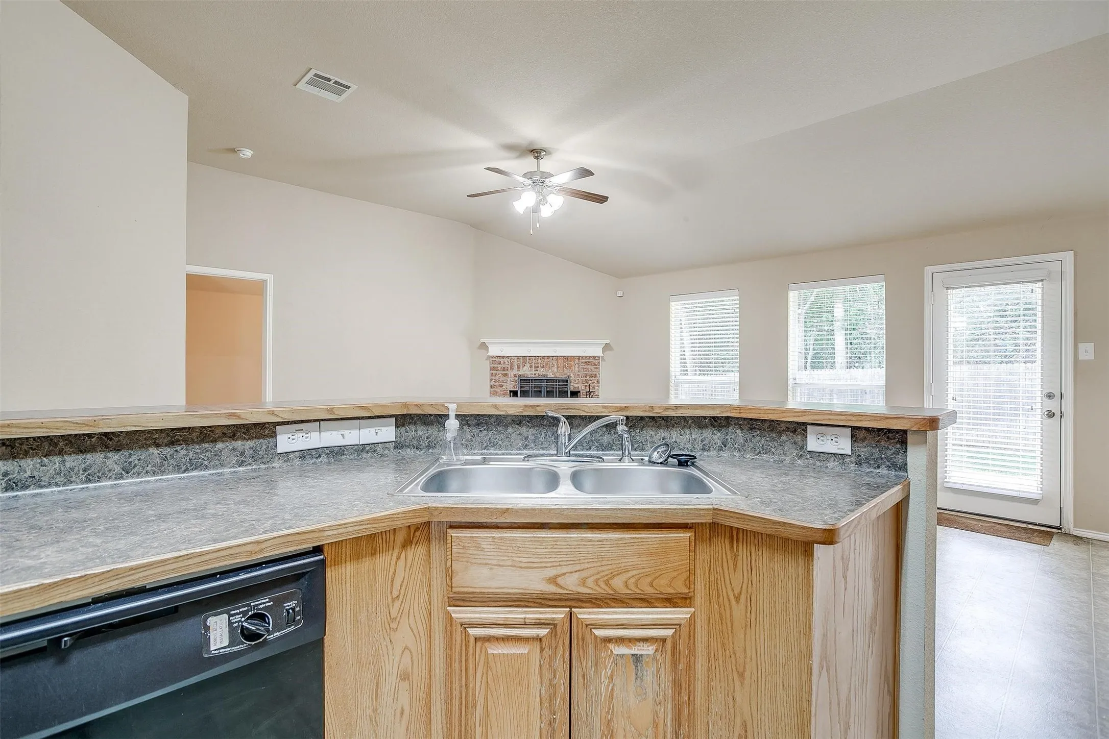 Single Family Residence For Rent in Tarrant County , 2230 Cancun Drive, Mansfield, Texas 76063, 3 Bedroom, 2 Bathroom, 2 Garage spaces, 1,663 Sqft, built in 2007, mls#21287147, Real Estate Agent in Mansfield, Homes For Rent in Tarrant county, Homes For Rent in Mansfield, Realtor in Mansfield Texas, Real Estate Brokerage Independent Realty Texas, Luminita Cordes Realtor