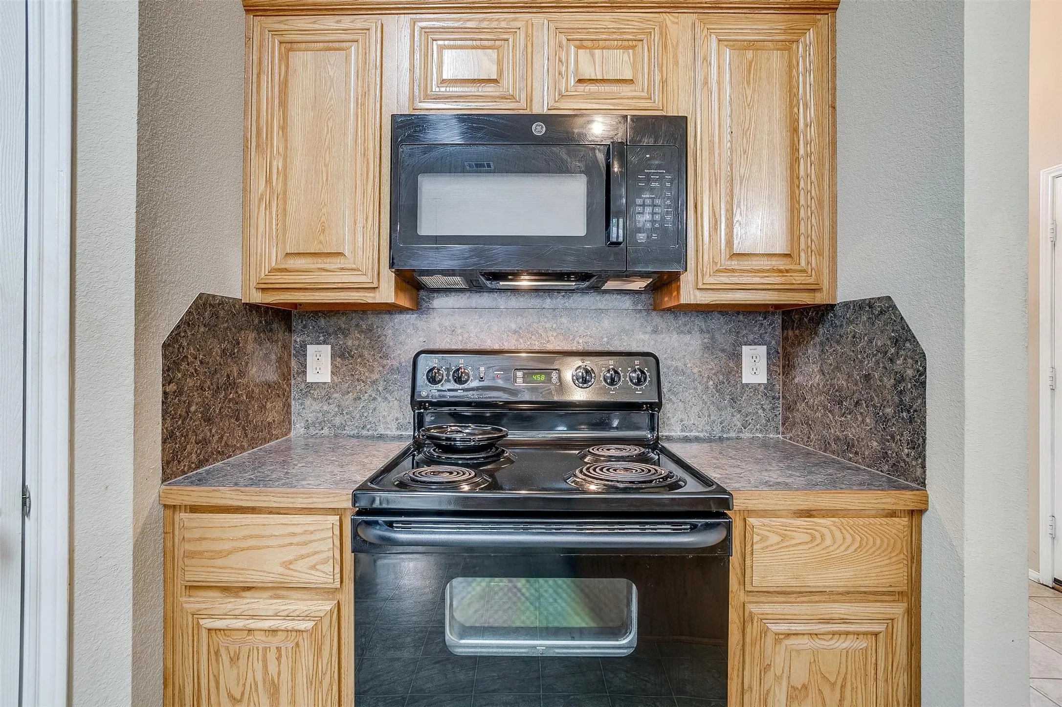 Single Family Residence For Rent in Tarrant County , 2230 Cancun Drive, Mansfield, Texas 76063, 3 Bedroom, 2 Bathroom, 2 Garage spaces, 1,663 Sqft, built in 2007, mls#21287147, Real Estate Agent in Mansfield, Homes For Rent in Tarrant county, Homes For Rent in Mansfield, Realtor in Mansfield Texas, Real Estate Brokerage Independent Realty Texas, Luminita Cordes Realtor