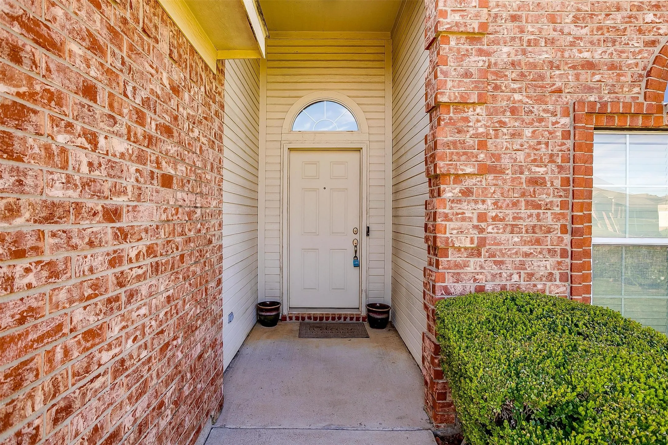 Single Family Residence For Rent in Tarrant County , 2230 Cancun Drive, Mansfield, Texas 76063, 3 Bedroom, 2 Bathroom, 2 Garage spaces, 1,663 Sqft, built in 2007, mls#21287147, Real Estate Agent in Mansfield, Homes For Rent in Tarrant county, Homes For Rent in Mansfield, Realtor in Mansfield Texas, Real Estate Brokerage Independent Realty Texas, Luminita Cordes Realtor