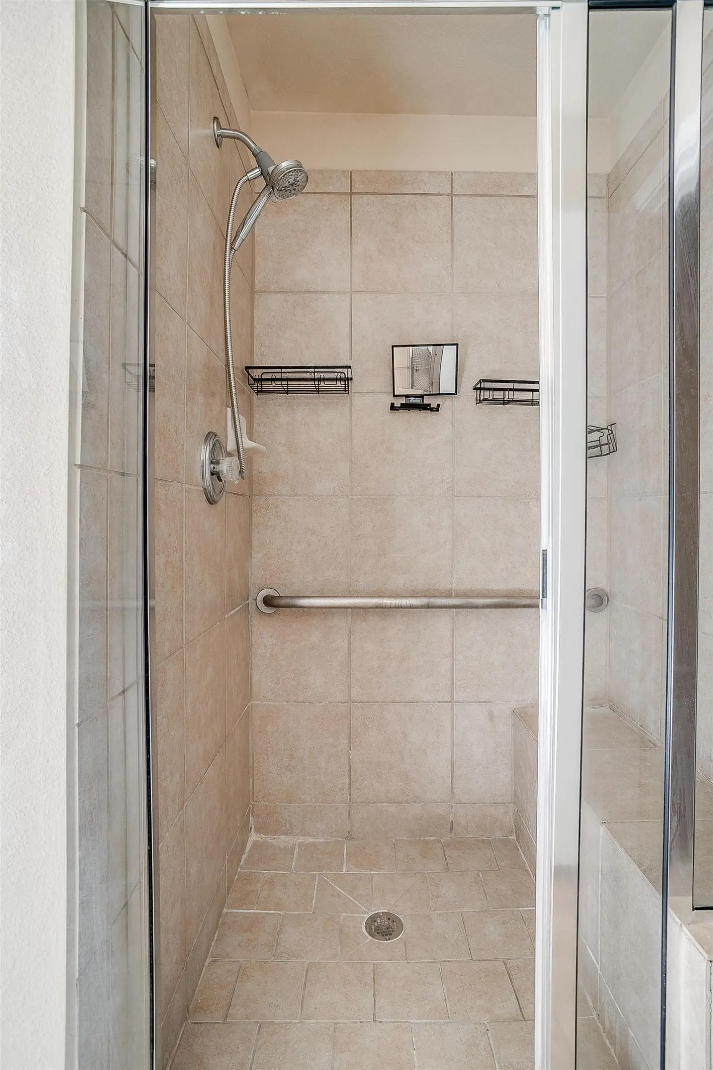 Single Family Residence For Rent in Tarrant County , 2230 Cancun Drive, Mansfield, Texas 76063, 3 Bedroom, 2 Bathroom, 2 Garage spaces, 1,663 Sqft, built in 2007, mls#21287147, Real Estate Agent in Mansfield, Homes For Rent in Tarrant county, Homes For Rent in Mansfield, Realtor in Mansfield Texas, Real Estate Brokerage Independent Realty Texas, Luminita Cordes Realtor