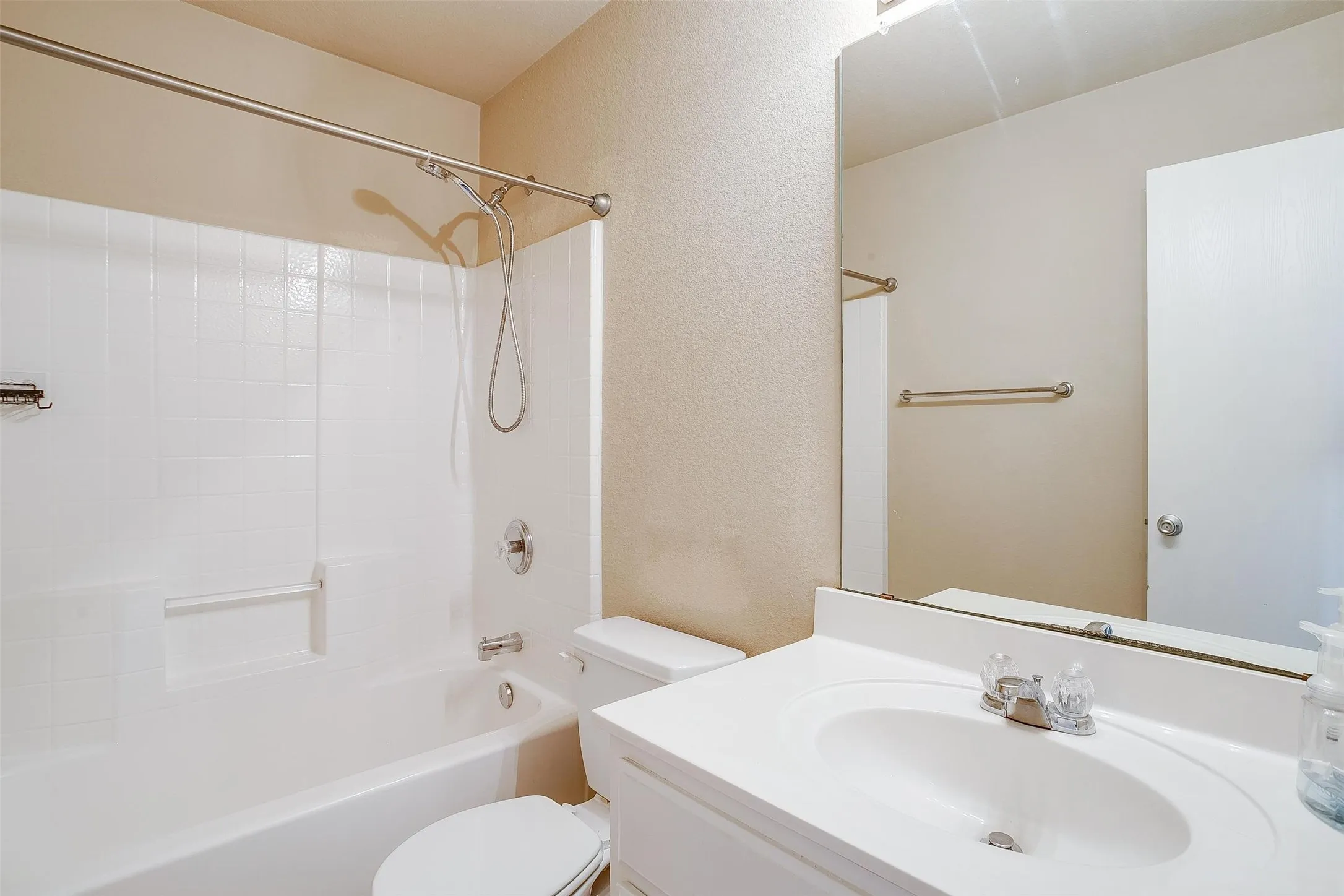 Single Family Residence For Rent in Tarrant County , 2230 Cancun Drive, Mansfield, Texas 76063, 3 Bedroom, 2 Bathroom, 2 Garage spaces, 1,663 Sqft, built in 2007, mls#21287147, Real Estate Agent in Mansfield, Homes For Rent in Tarrant county, Homes For Rent in Mansfield, Realtor in Mansfield Texas, Real Estate Brokerage Independent Realty Texas, Luminita Cordes Realtor