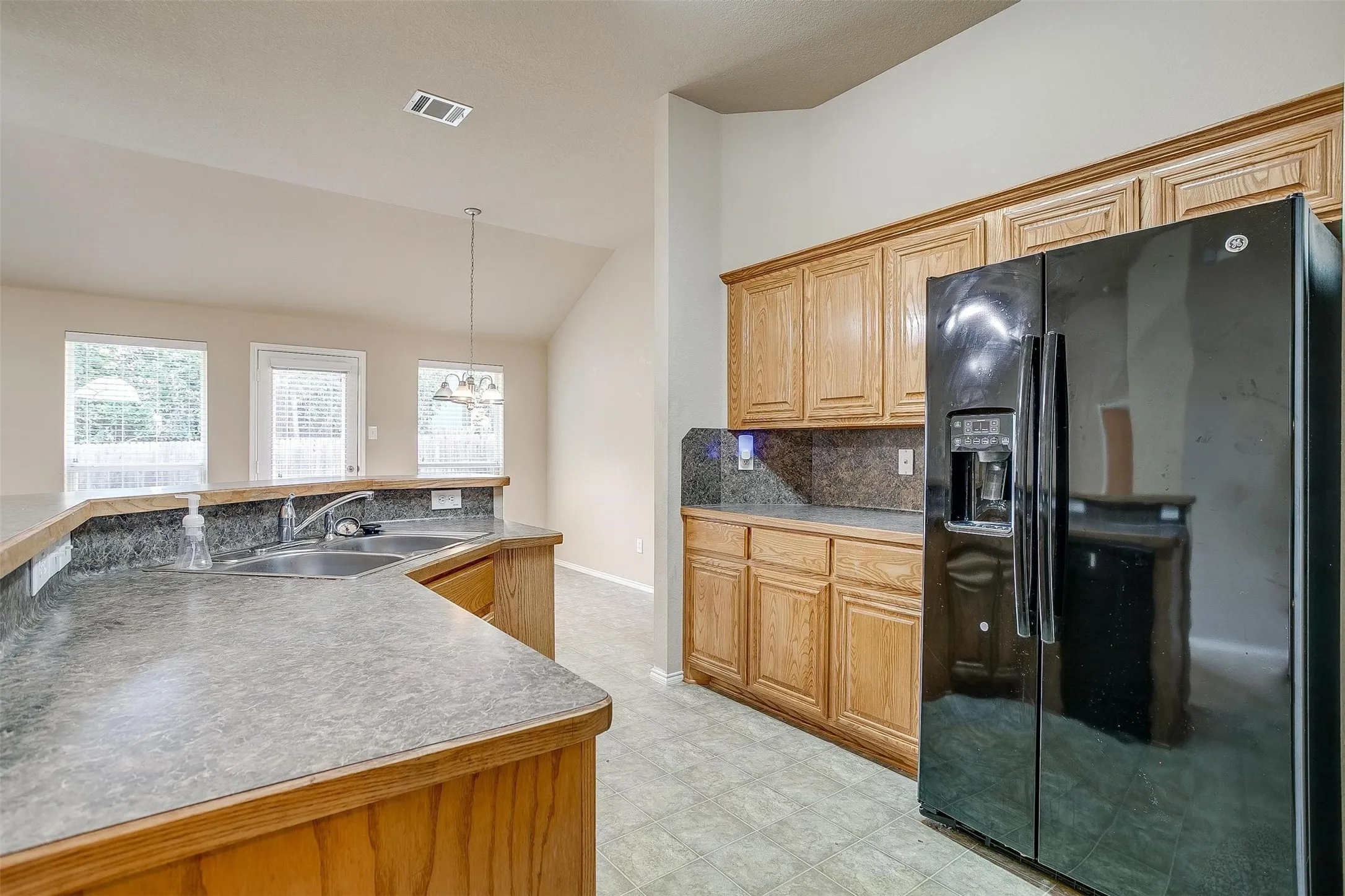 Single Family Residence For Rent in Tarrant County , 2230 Cancun Drive, Mansfield, Texas 76063, 3 Bedroom, 2 Bathroom, 2 Garage spaces, 1,663 Sqft, built in 2007, mls#21287147, Real Estate Agent in Mansfield, Homes For Rent in Tarrant county, Homes For Rent in Mansfield, Realtor in Mansfield Texas, Real Estate Brokerage Independent Realty Texas, Luminita Cordes Realtor