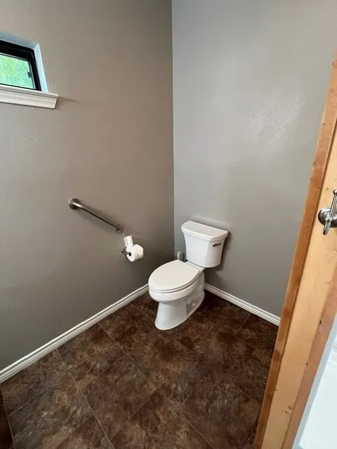 Larger of 2 bedrooms
