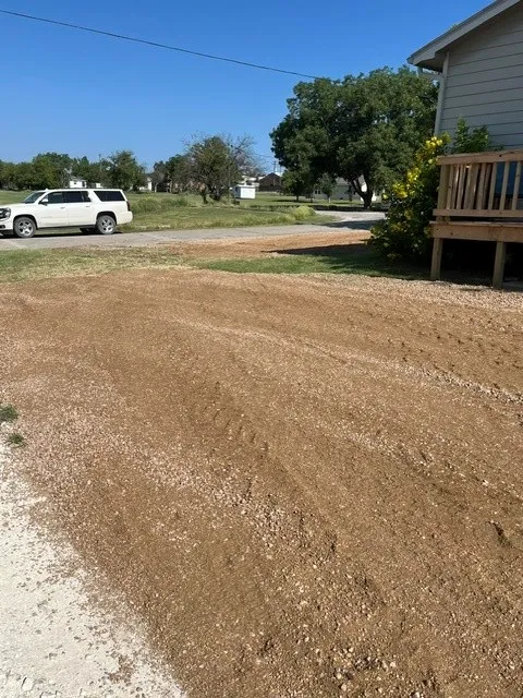 gravel to level