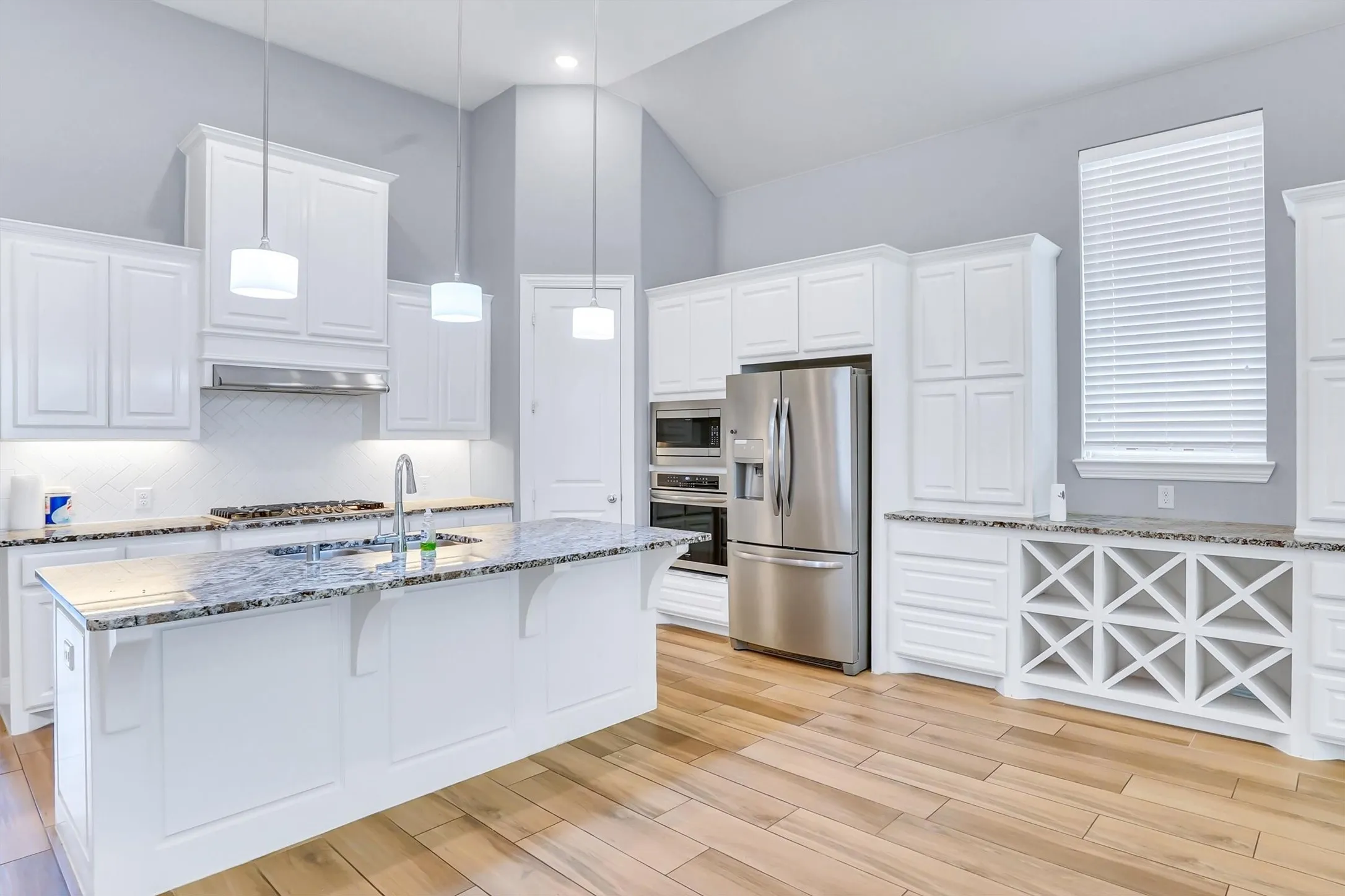Single Family Residence For Sale in Tarrant County , 6108 Strada Cove, Fort Worth, Texas 76123, 4 Bedroom, 3 Bathroom, 2 Garage spaces, 2,130 Sqft, built in 2019, mls#21287180, Real Estate Agent in Fort Worth, Homes For Sale in Tarrant county, Homes For Sale in Fort Worth, Realtor in Fort Worth Texas, Real Estate Brokerage Independent Realty Texas, Luminita Cordes Realtor