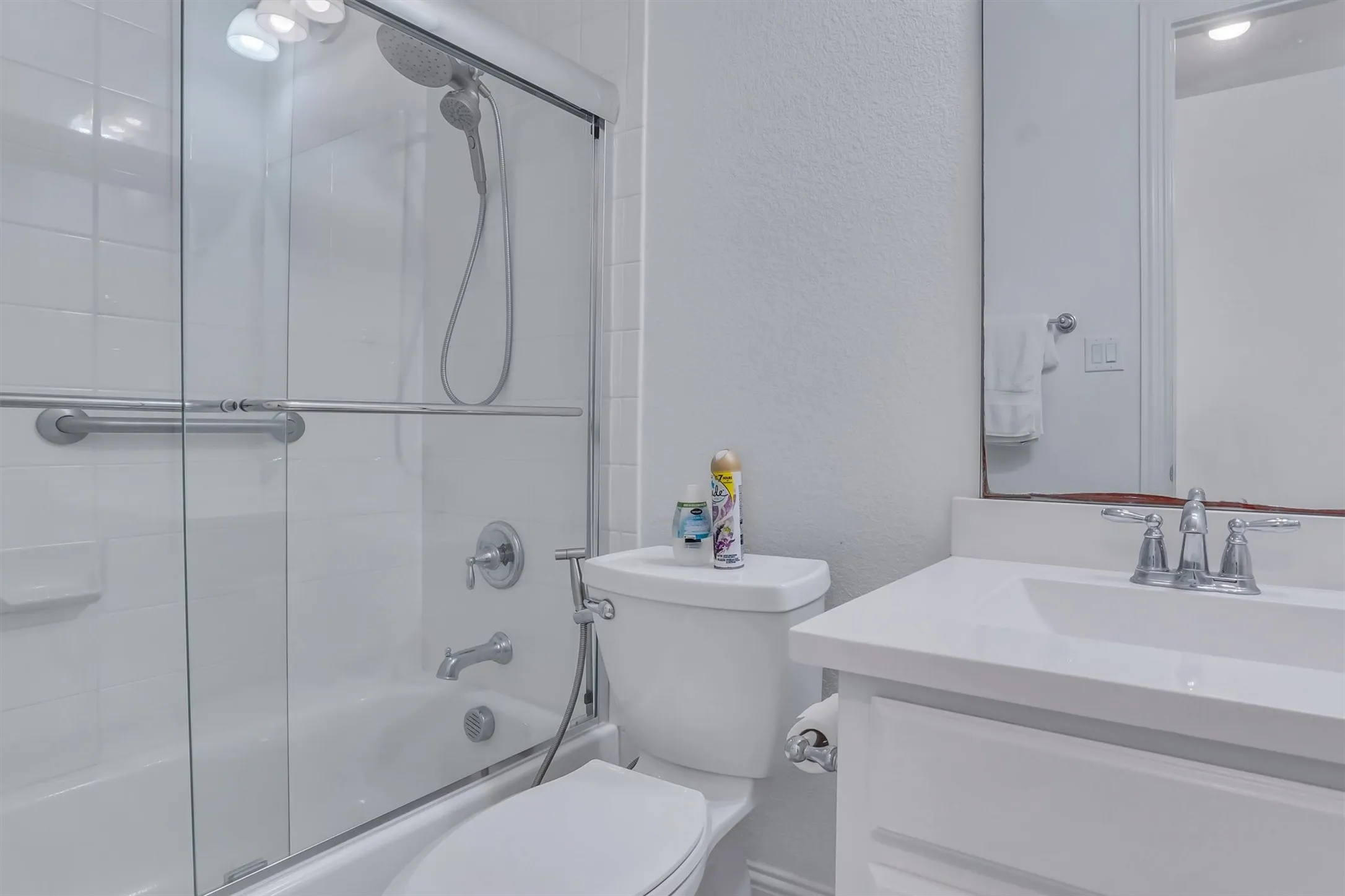 Single Family Residence For Sale in Tarrant County , 6108 Strada Cove, Fort Worth, Texas 76123, 4 Bedroom, 3 Bathroom, 2 Garage spaces, 2,130 Sqft, built in 2019, mls#21287180, Real Estate Agent in Fort Worth, Homes For Sale in Tarrant county, Homes For Sale in Fort Worth, Realtor in Fort Worth Texas, Real Estate Brokerage Independent Realty Texas, Luminita Cordes Realtor