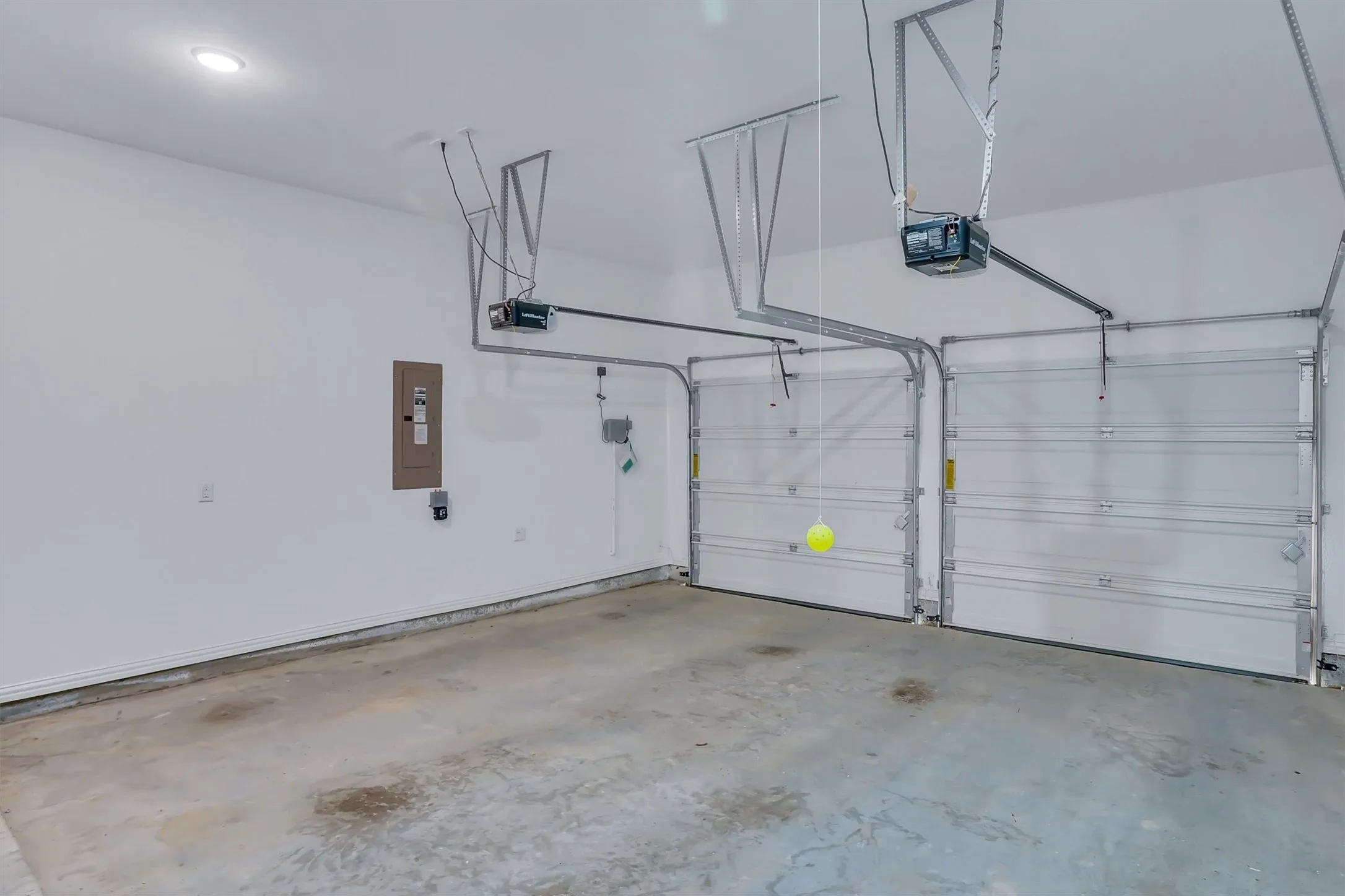 Single Family Residence For Sale in Tarrant County , 6108 Strada Cove, Fort Worth, Texas 76123, 4 Bedroom, 3 Bathroom, 2 Garage spaces, 2,130 Sqft, built in 2019, mls#21287180, Real Estate Agent in Fort Worth, Homes For Sale in Tarrant county, Homes For Sale in Fort Worth, Realtor in Fort Worth Texas, Real Estate Brokerage Independent Realty Texas, Luminita Cordes Realtor