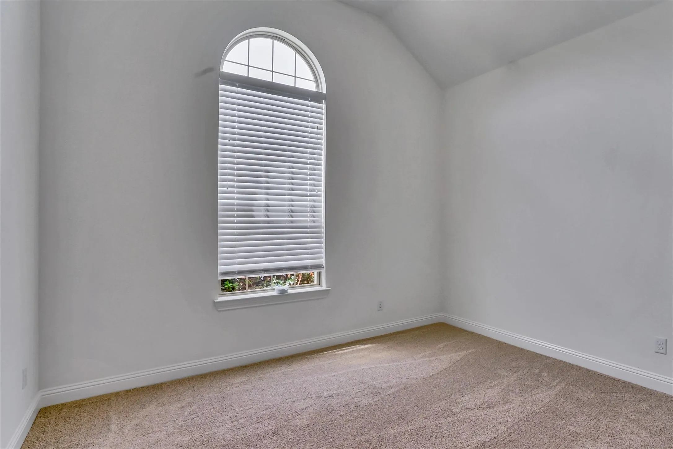 Single Family Residence For Sale in Tarrant County , 6108 Strada Cove, Fort Worth, Texas 76123, 4 Bedroom, 3 Bathroom, 2 Garage spaces, 2,130 Sqft, built in 2019, mls#21287180, Real Estate Agent in Fort Worth, Homes For Sale in Tarrant county, Homes For Sale in Fort Worth, Realtor in Fort Worth Texas, Real Estate Brokerage Independent Realty Texas, Luminita Cordes Realtor