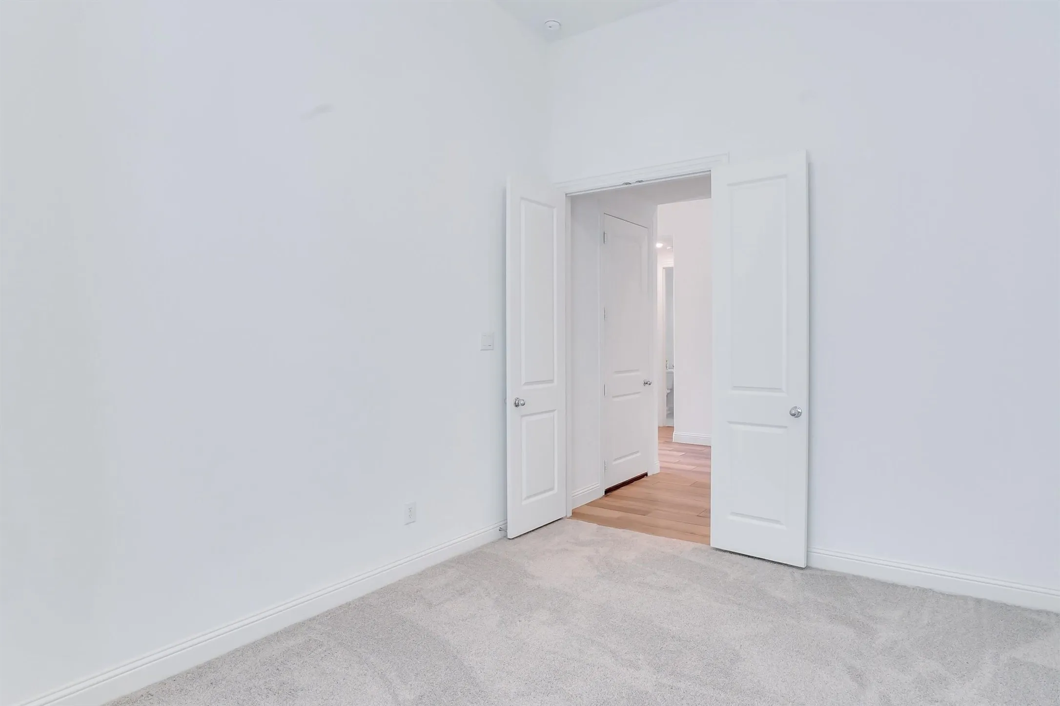 Single Family Residence For Sale in Tarrant County , 6108 Strada Cove, Fort Worth, Texas 76123, 4 Bedroom, 3 Bathroom, 2 Garage spaces, 2,130 Sqft, built in 2019, mls#21287180, Real Estate Agent in Fort Worth, Homes For Sale in Tarrant county, Homes For Sale in Fort Worth, Realtor in Fort Worth Texas, Real Estate Brokerage Independent Realty Texas, Luminita Cordes Realtor