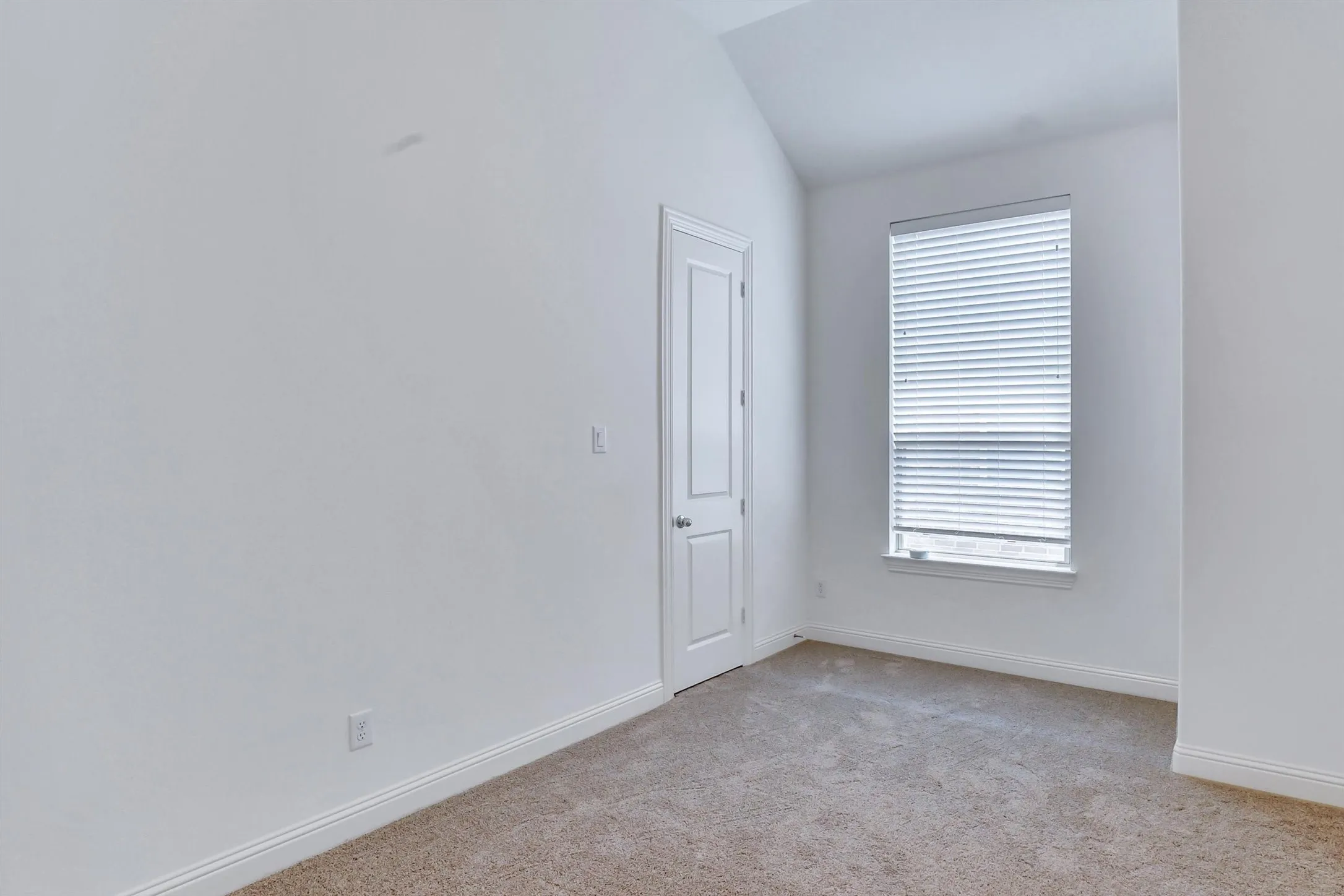 Single Family Residence For Sale in Tarrant County , 6108 Strada Cove, Fort Worth, Texas 76123, 4 Bedroom, 3 Bathroom, 2 Garage spaces, 2,130 Sqft, built in 2019, mls#21287180, Real Estate Agent in Fort Worth, Homes For Sale in Tarrant county, Homes For Sale in Fort Worth, Realtor in Fort Worth Texas, Real Estate Brokerage Independent Realty Texas, Luminita Cordes Realtor