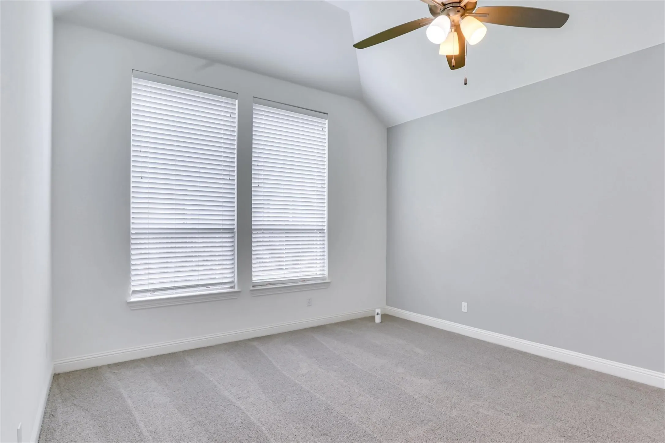 Single Family Residence For Sale in Tarrant County , 6108 Strada Cove, Fort Worth, Texas 76123, 4 Bedroom, 3 Bathroom, 2 Garage spaces, 2,130 Sqft, built in 2019, mls#21287180, Real Estate Agent in Fort Worth, Homes For Sale in Tarrant county, Homes For Sale in Fort Worth, Realtor in Fort Worth Texas, Real Estate Brokerage Independent Realty Texas, Luminita Cordes Realtor