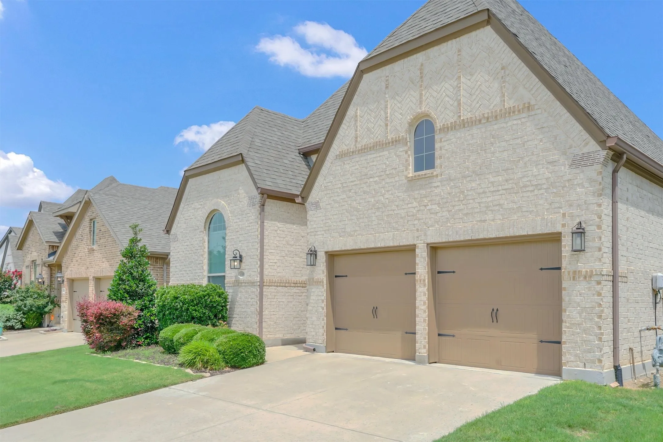 Single Family Residence For Sale in Tarrant County , 6108 Strada Cove, Fort Worth, Texas 76123, 4 Bedroom, 3 Bathroom, 2 Garage spaces, 2,130 Sqft, built in 2019, mls#21287180, Real Estate Agent in Fort Worth, Homes For Sale in Tarrant county, Homes For Sale in Fort Worth, Realtor in Fort Worth Texas, Real Estate Brokerage Independent Realty Texas, Luminita Cordes Realtor