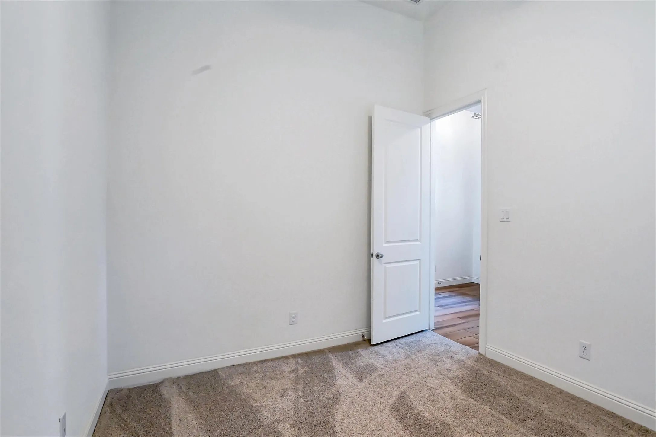 Single Family Residence For Sale in Tarrant County , 6108 Strada Cove, Fort Worth, Texas 76123, 4 Bedroom, 3 Bathroom, 2 Garage spaces, 2,130 Sqft, built in 2019, mls#21287180, Real Estate Agent in Fort Worth, Homes For Sale in Tarrant county, Homes For Sale in Fort Worth, Realtor in Fort Worth Texas, Real Estate Brokerage Independent Realty Texas, Luminita Cordes Realtor