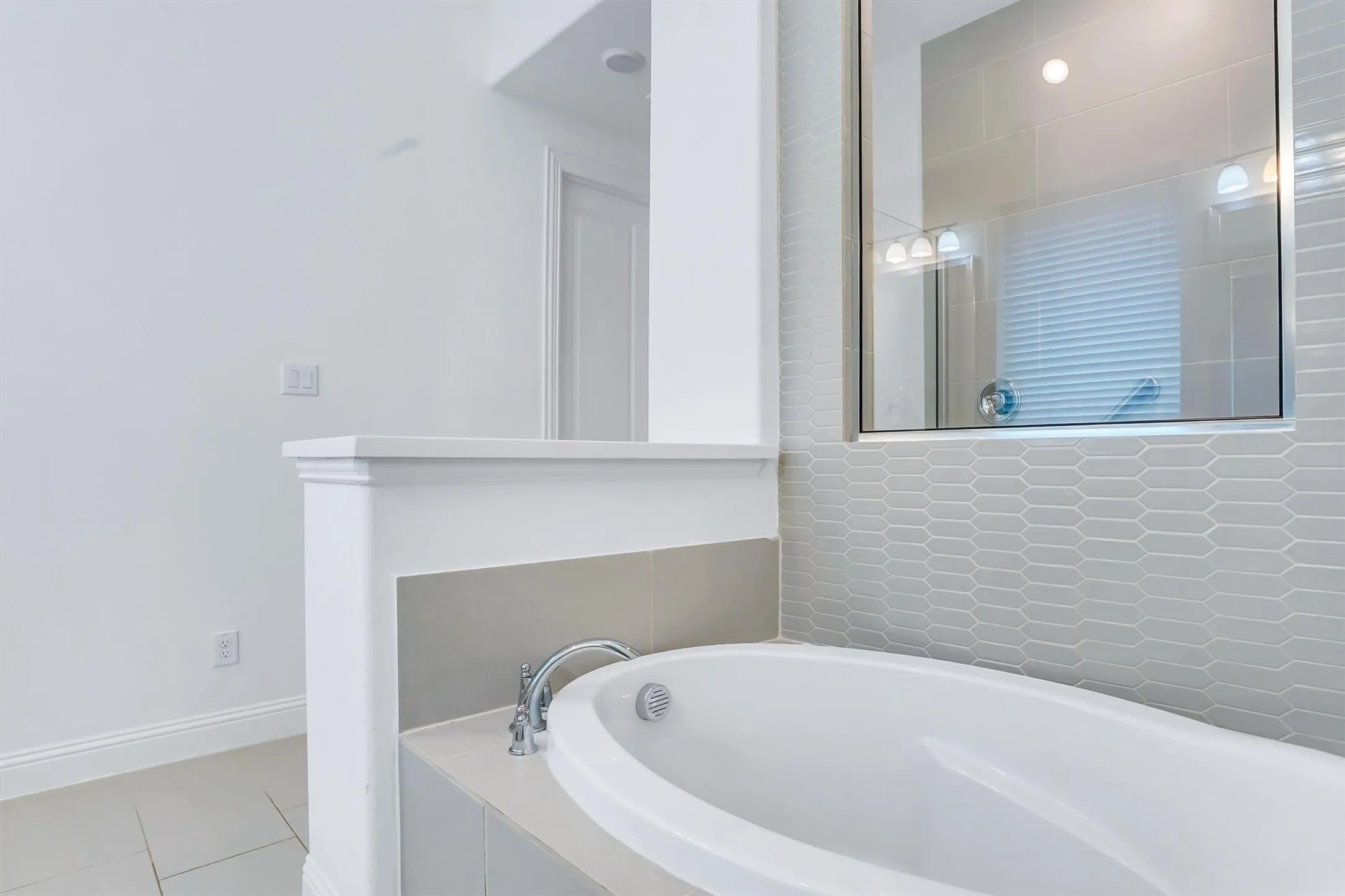 Single Family Residence For Sale in Tarrant County , 6108 Strada Cove, Fort Worth, Texas 76123, 4 Bedroom, 3 Bathroom, 2 Garage spaces, 2,130 Sqft, built in 2019, mls#21287180, Real Estate Agent in Fort Worth, Homes For Sale in Tarrant county, Homes For Sale in Fort Worth, Realtor in Fort Worth Texas, Real Estate Brokerage Independent Realty Texas, Luminita Cordes Realtor