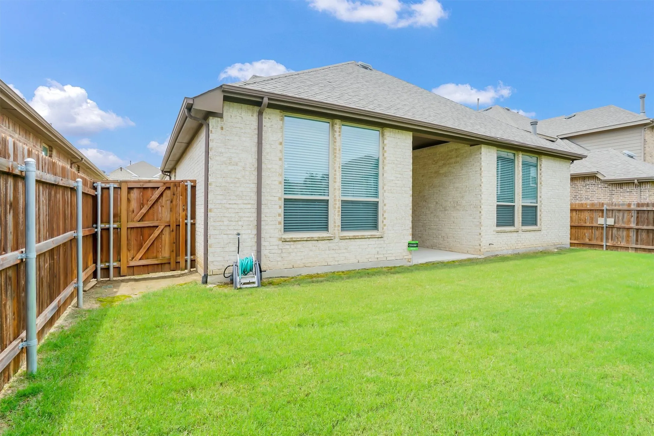 Single Family Residence For Sale in Tarrant County , 6108 Strada Cove, Fort Worth, Texas 76123, 4 Bedroom, 3 Bathroom, 2 Garage spaces, 2,130 Sqft, built in 2019, mls#21287180, Real Estate Agent in Fort Worth, Homes For Sale in Tarrant county, Homes For Sale in Fort Worth, Realtor in Fort Worth Texas, Real Estate Brokerage Independent Realty Texas, Luminita Cordes Realtor