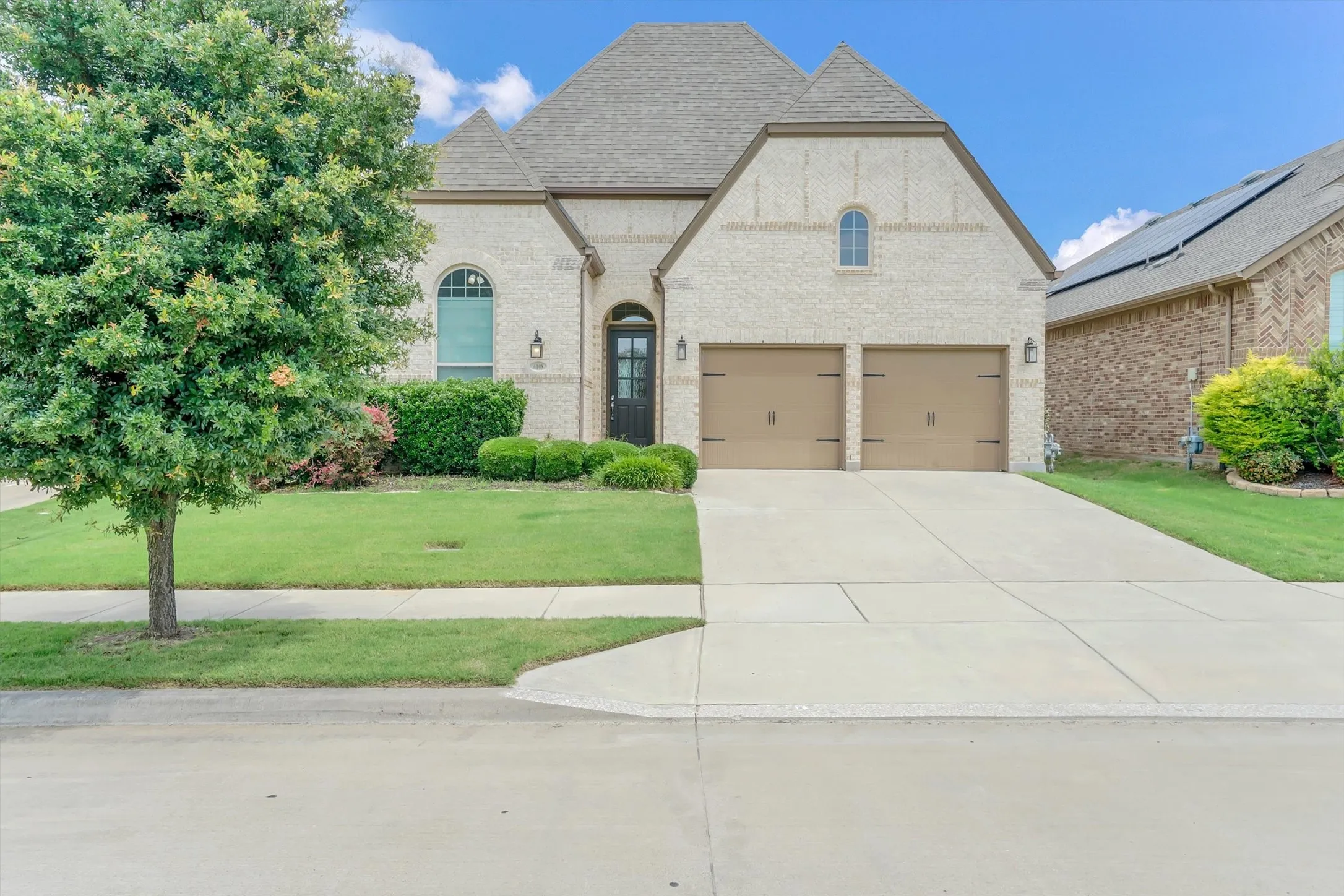 Single Family Residence For Sale in Tarrant County , 6108 Strada Cove, Fort Worth, Texas 76123, 4 Bedroom, 3 Bathroom, 2 Garage spaces, 2,130 Sqft, built in 2019, mls#21287180, Real Estate Agent in Fort Worth, Homes For Sale in Tarrant county, Homes For Sale in Fort Worth, Realtor in Fort Worth Texas, Real Estate Brokerage Independent Realty Texas, Luminita Cordes Realtor