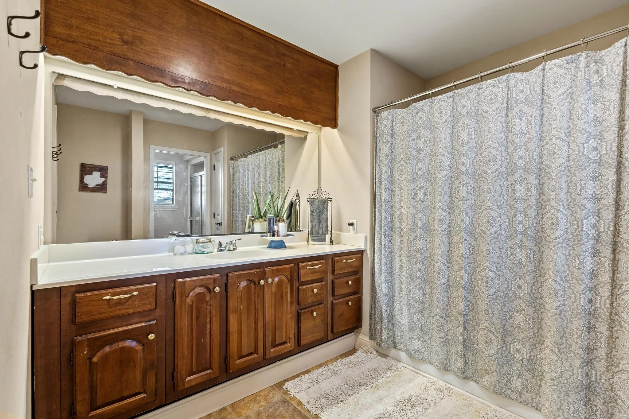 Single Family Residence For Sale in Fannin County , 2321 COUNTY ROAD 2100, Ivanhoe, Texas 75447, 6 Bedroom, 7 Bathroom, 2 Garage spaces, 5,656 Sqft, built in 1979, mls#21287182, Real Estate Agent in Ivanhoe, Homes For Sale in Fannin county, Homes For Sale in Ivanhoe, Realtor in Ivanhoe Texas, Real Estate Brokerage Independent Realty Texas, Luminita Cordes Realtor
