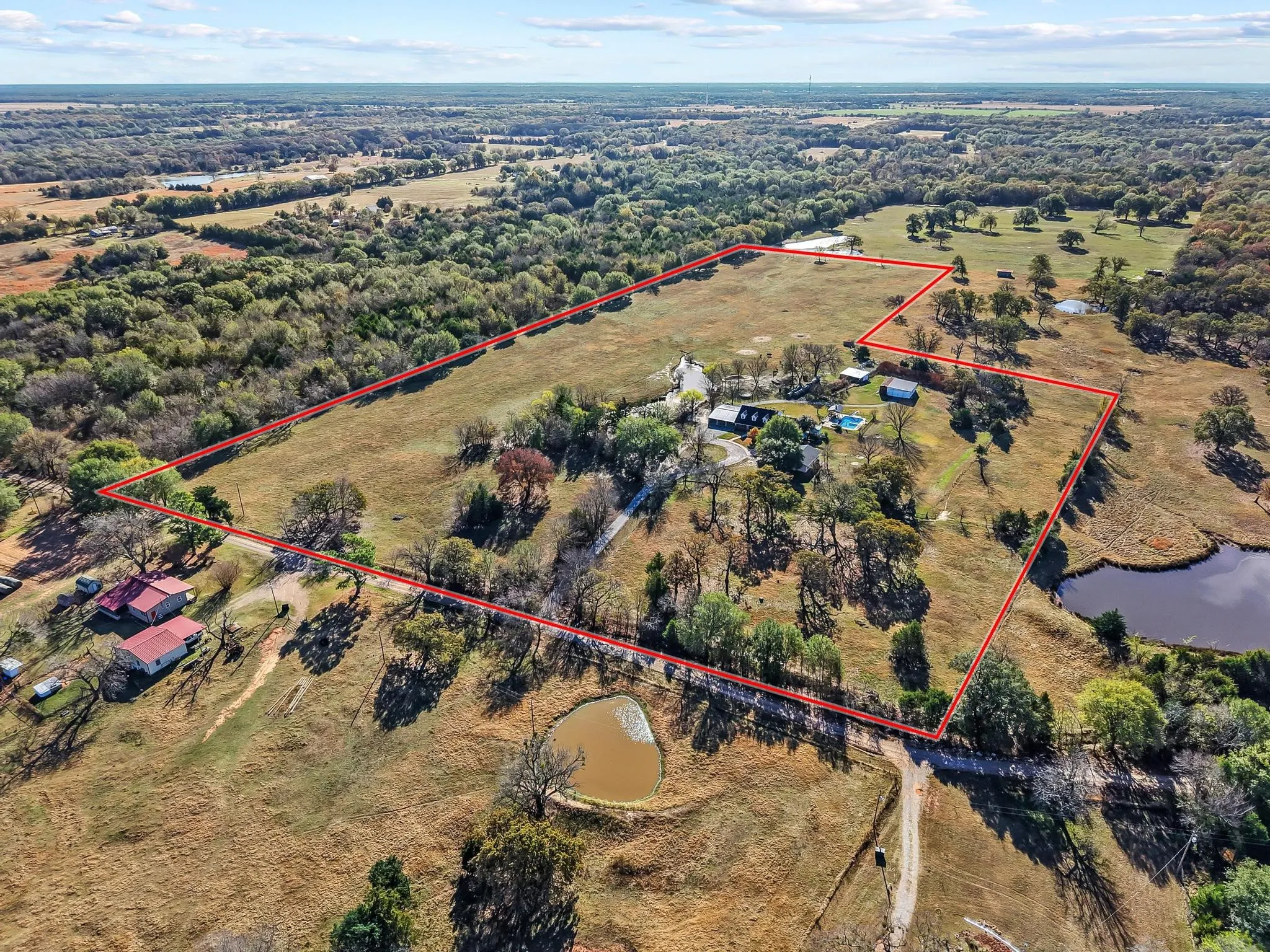 Single Family Residence For Sale in Fannin County , 2321 COUNTY ROAD 2100, Ivanhoe, Texas 75447, 6 Bedroom, 7 Bathroom, 2 Garage spaces, 5,656 Sqft, built in 1979, mls#21287182, Real Estate Agent in Ivanhoe, Homes For Sale in Fannin county, Homes For Sale in Ivanhoe, Realtor in Ivanhoe Texas, Real Estate Brokerage Independent Realty Texas, Luminita Cordes Realtor