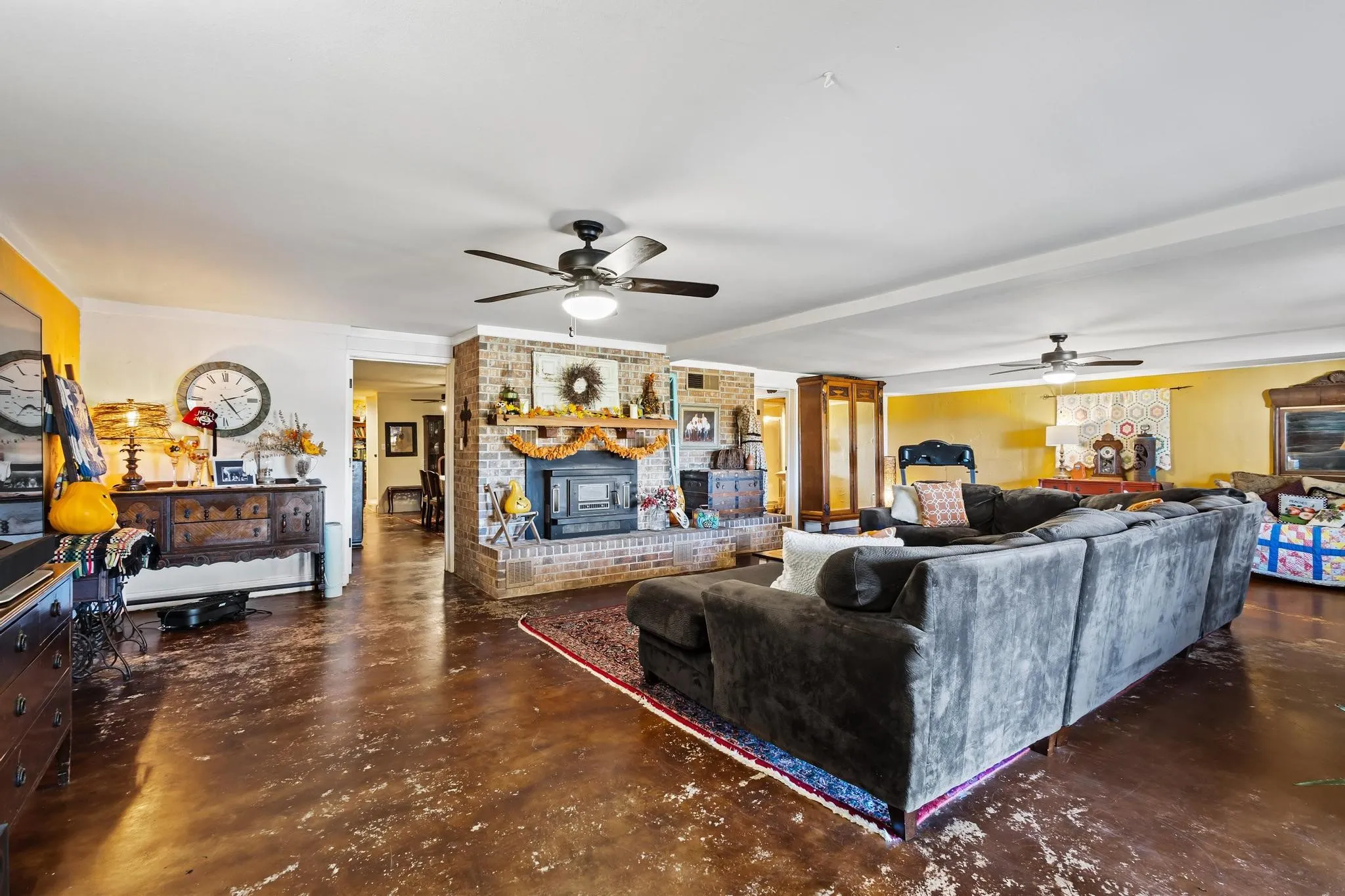 Single Family Residence For Sale in Fannin County , 2321 COUNTY ROAD 2100, Ivanhoe, Texas 75447, 6 Bedroom, 7 Bathroom, 2 Garage spaces, 5,656 Sqft, built in 1979, mls#21287182, Real Estate Agent in Ivanhoe, Homes For Sale in Fannin county, Homes For Sale in Ivanhoe, Realtor in Ivanhoe Texas, Real Estate Brokerage Independent Realty Texas, Luminita Cordes Realtor