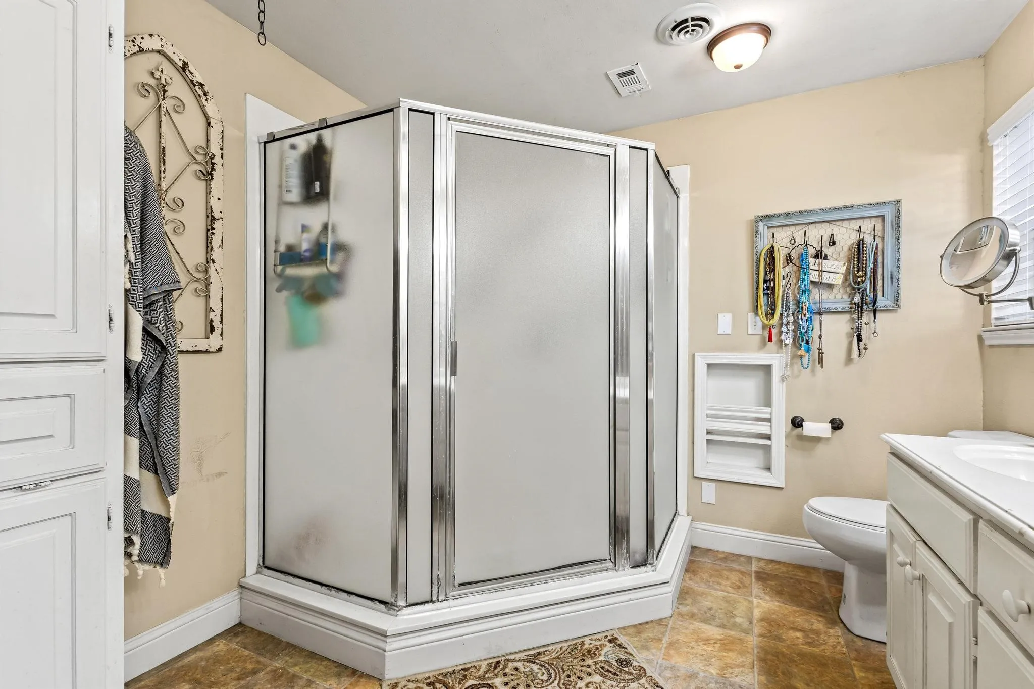 Single Family Residence For Sale in Fannin County , 2321 COUNTY ROAD 2100, Ivanhoe, Texas 75447, 6 Bedroom, 7 Bathroom, 2 Garage spaces, 5,656 Sqft, built in 1979, mls#21287182, Real Estate Agent in Ivanhoe, Homes For Sale in Fannin county, Homes For Sale in Ivanhoe, Realtor in Ivanhoe Texas, Real Estate Brokerage Independent Realty Texas, Luminita Cordes Realtor