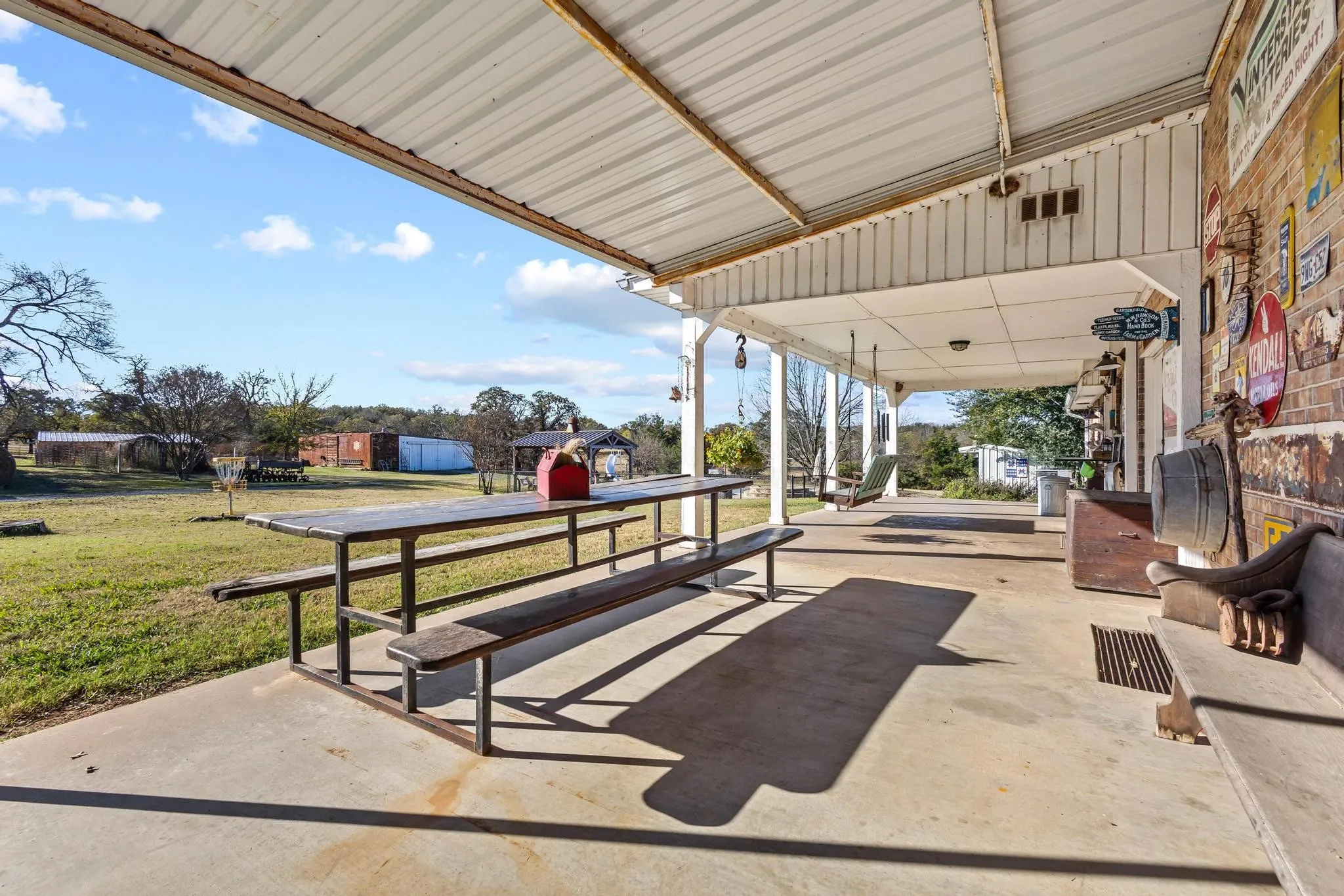 Single Family Residence For Sale in Fannin County , 2321 COUNTY ROAD 2100, Ivanhoe, Texas 75447, 6 Bedroom, 7 Bathroom, 2 Garage spaces, 5,656 Sqft, built in 1979, mls#21287182, Real Estate Agent in Ivanhoe, Homes For Sale in Fannin county, Homes For Sale in Ivanhoe, Realtor in Ivanhoe Texas, Real Estate Brokerage Independent Realty Texas, Luminita Cordes Realtor