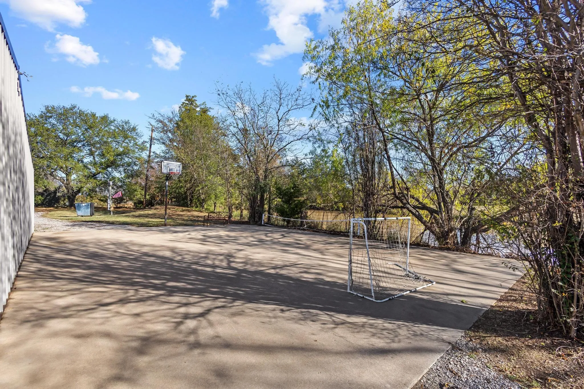 Single Family Residence For Sale in Fannin County , 2321 COUNTY ROAD 2100, Ivanhoe, Texas 75447, 6 Bedroom, 7 Bathroom, 2 Garage spaces, 5,656 Sqft, built in 1979, mls#21287182, Real Estate Agent in Ivanhoe, Homes For Sale in Fannin county, Homes For Sale in Ivanhoe, Realtor in Ivanhoe Texas, Real Estate Brokerage Independent Realty Texas, Luminita Cordes Realtor