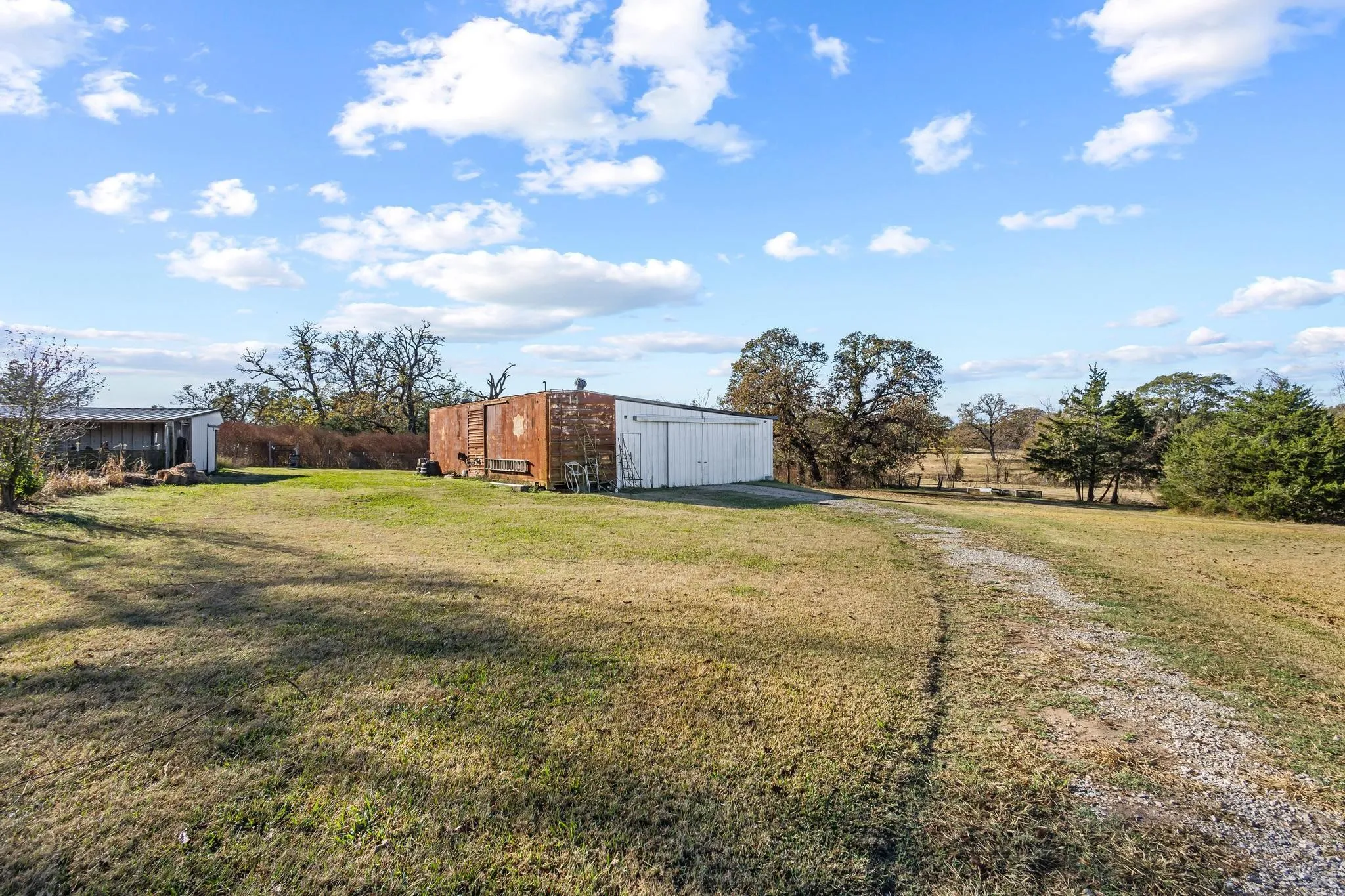 Single Family Residence For Sale in Fannin County , 2321 COUNTY ROAD 2100, Ivanhoe, Texas 75447, 6 Bedroom, 7 Bathroom, 2 Garage spaces, 5,656 Sqft, built in 1979, mls#21287182, Real Estate Agent in Ivanhoe, Homes For Sale in Fannin county, Homes For Sale in Ivanhoe, Realtor in Ivanhoe Texas, Real Estate Brokerage Independent Realty Texas, Luminita Cordes Realtor