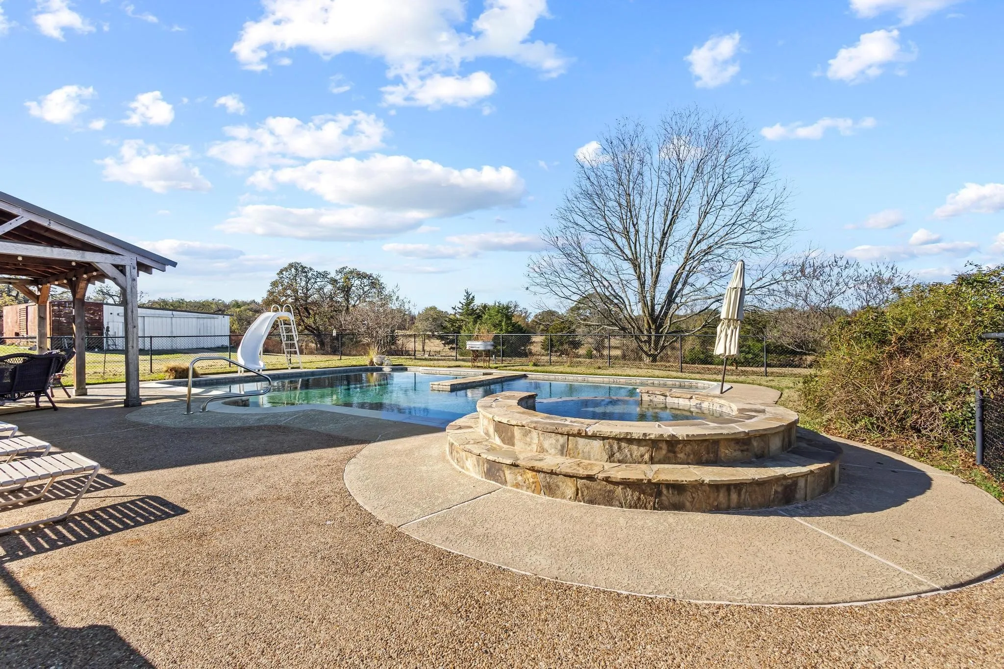 Single Family Residence For Sale in Fannin County , 2321 COUNTY ROAD 2100, Ivanhoe, Texas 75447, 6 Bedroom, 7 Bathroom, 2 Garage spaces, 5,656 Sqft, built in 1979, mls#21287182, Real Estate Agent in Ivanhoe, Homes For Sale in Fannin county, Homes For Sale in Ivanhoe, Realtor in Ivanhoe Texas, Real Estate Brokerage Independent Realty Texas, Luminita Cordes Realtor